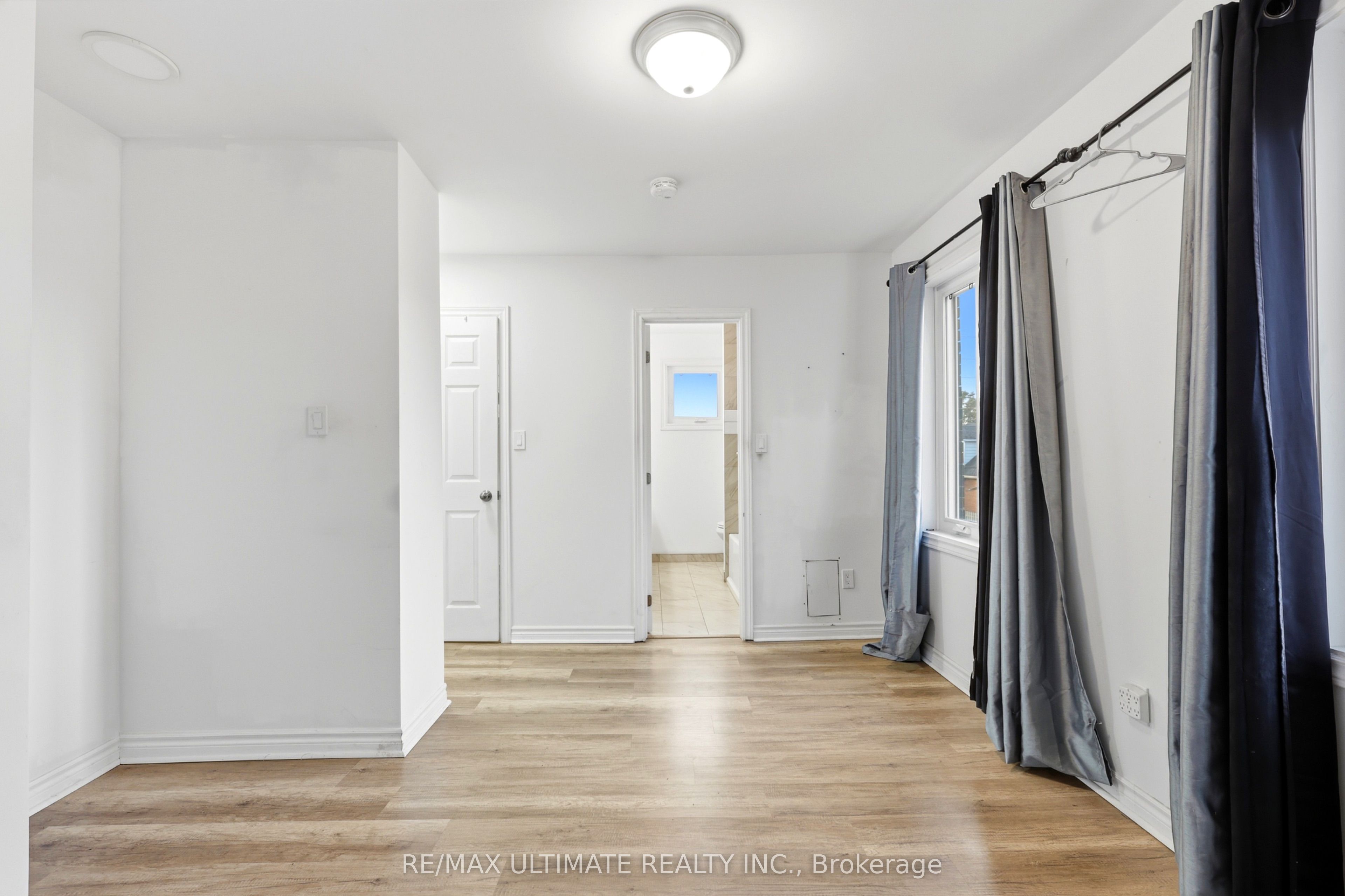 183 Ritson Road S Property Photo 6
