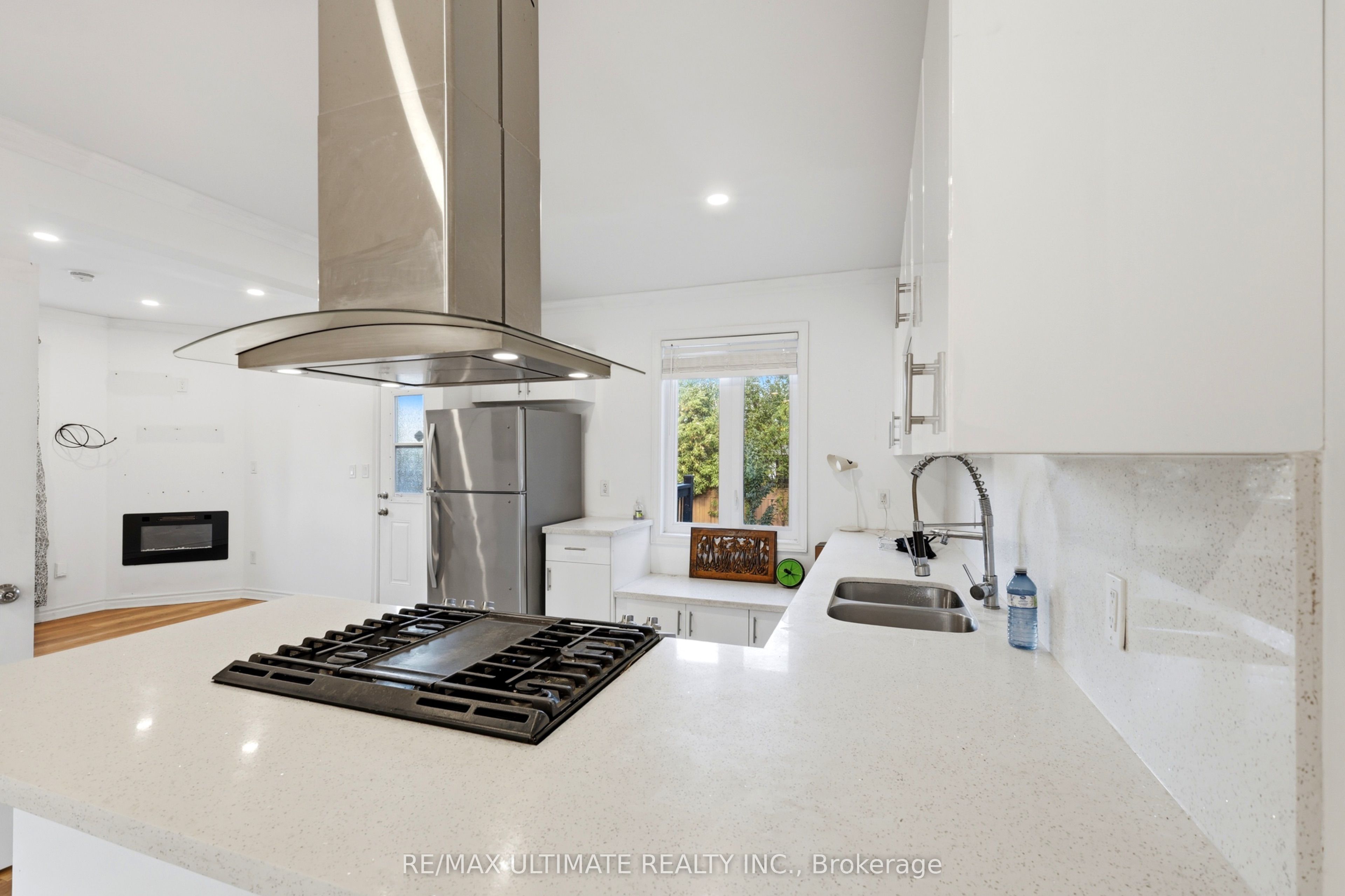 183 Ritson Road S Property Photo 7