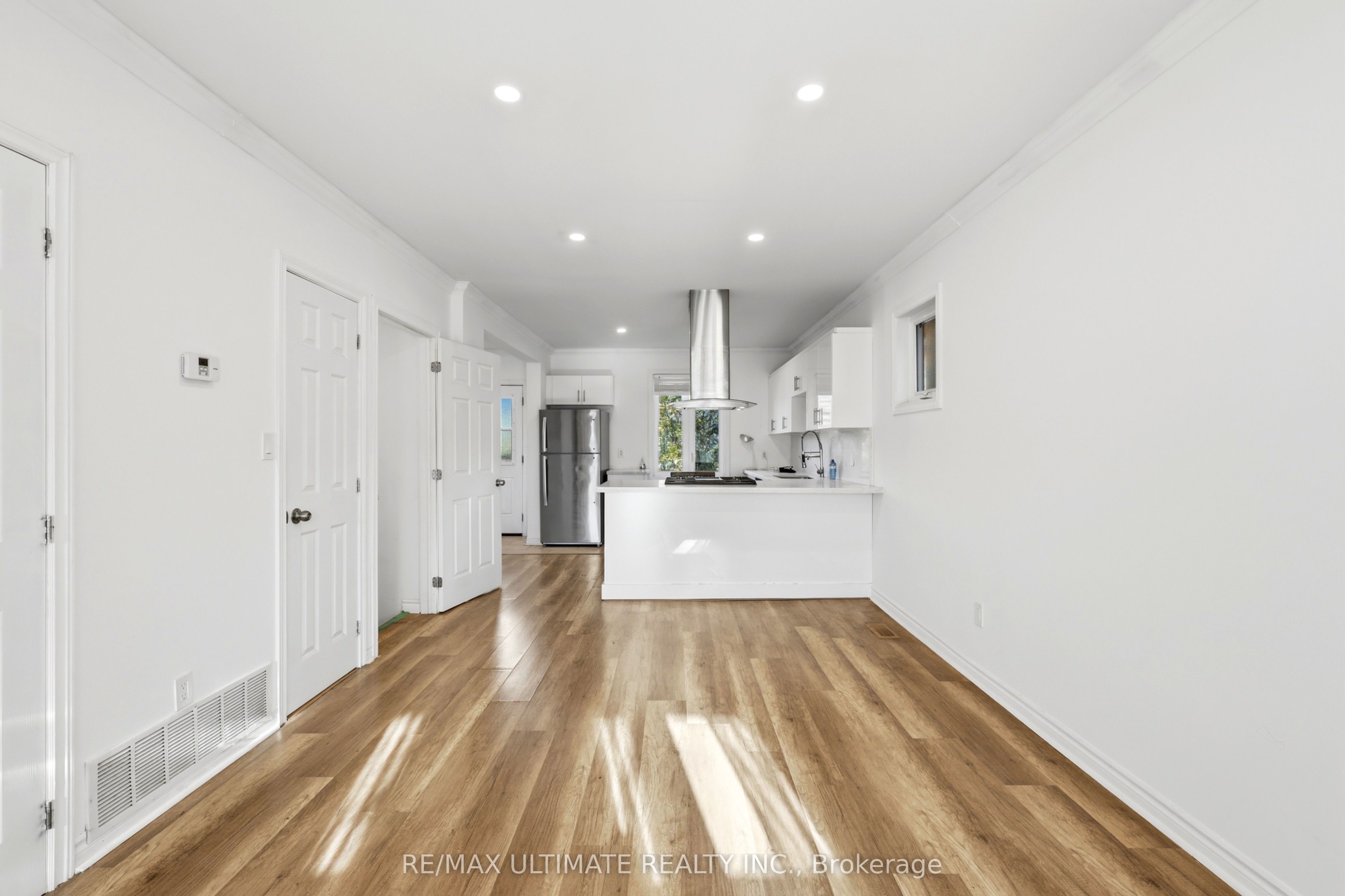 183 Ritson Road S Property Photo 11