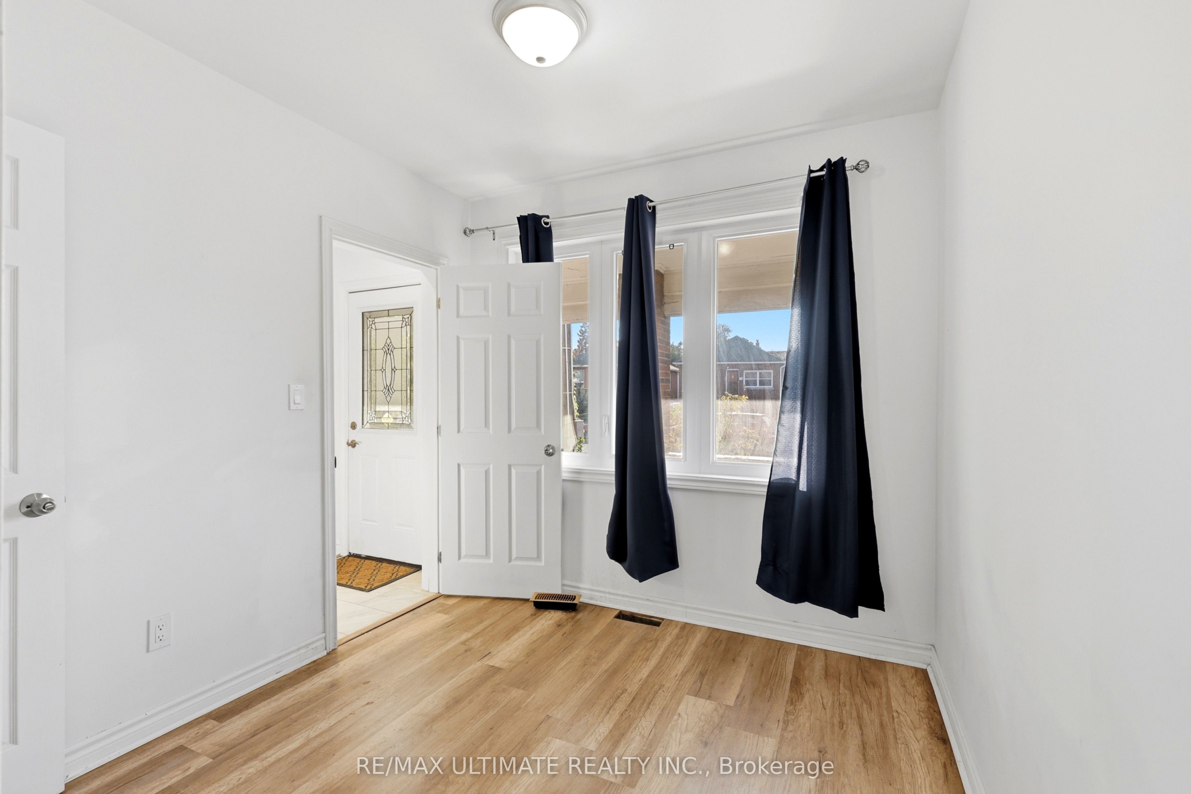 183 Ritson Road S Property Photo 13