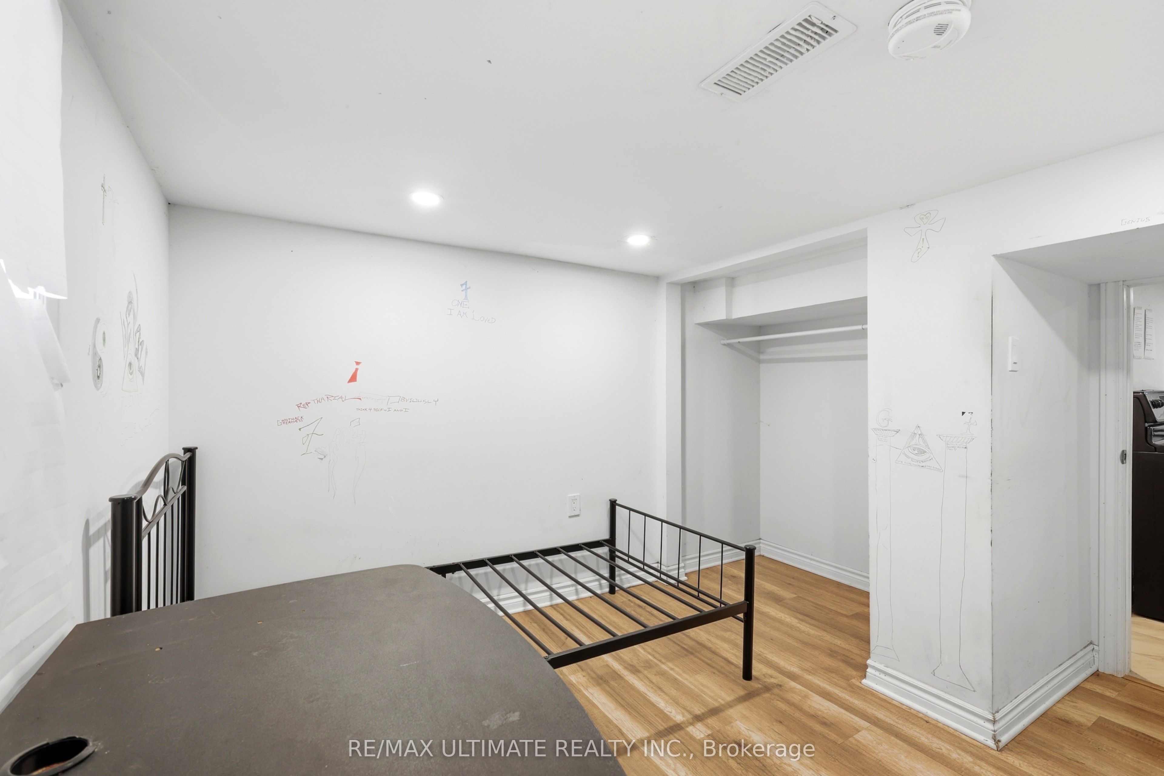 183 Ritson Road S Property Photo 15