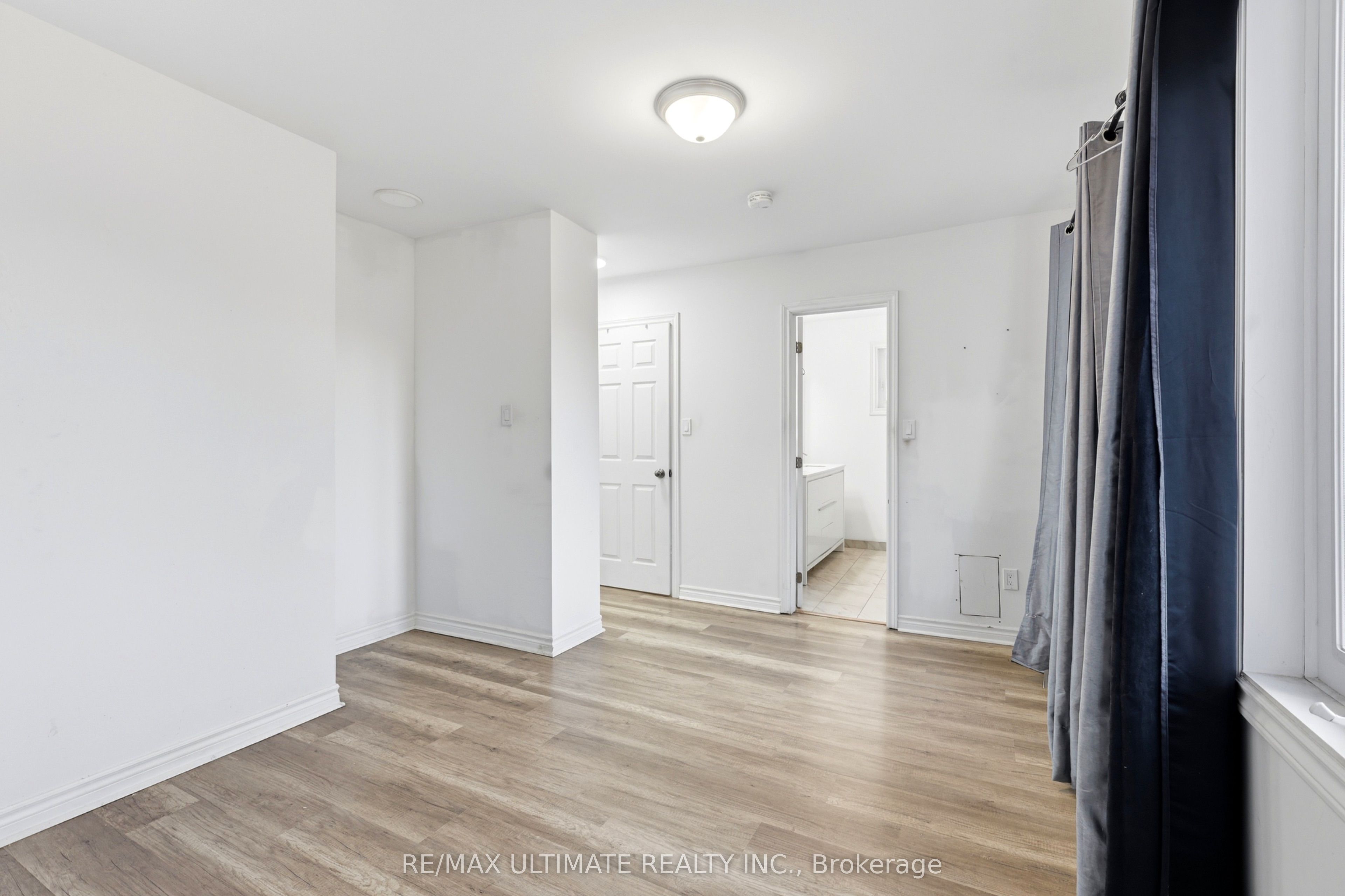 183 Ritson Road S Property Photo 17