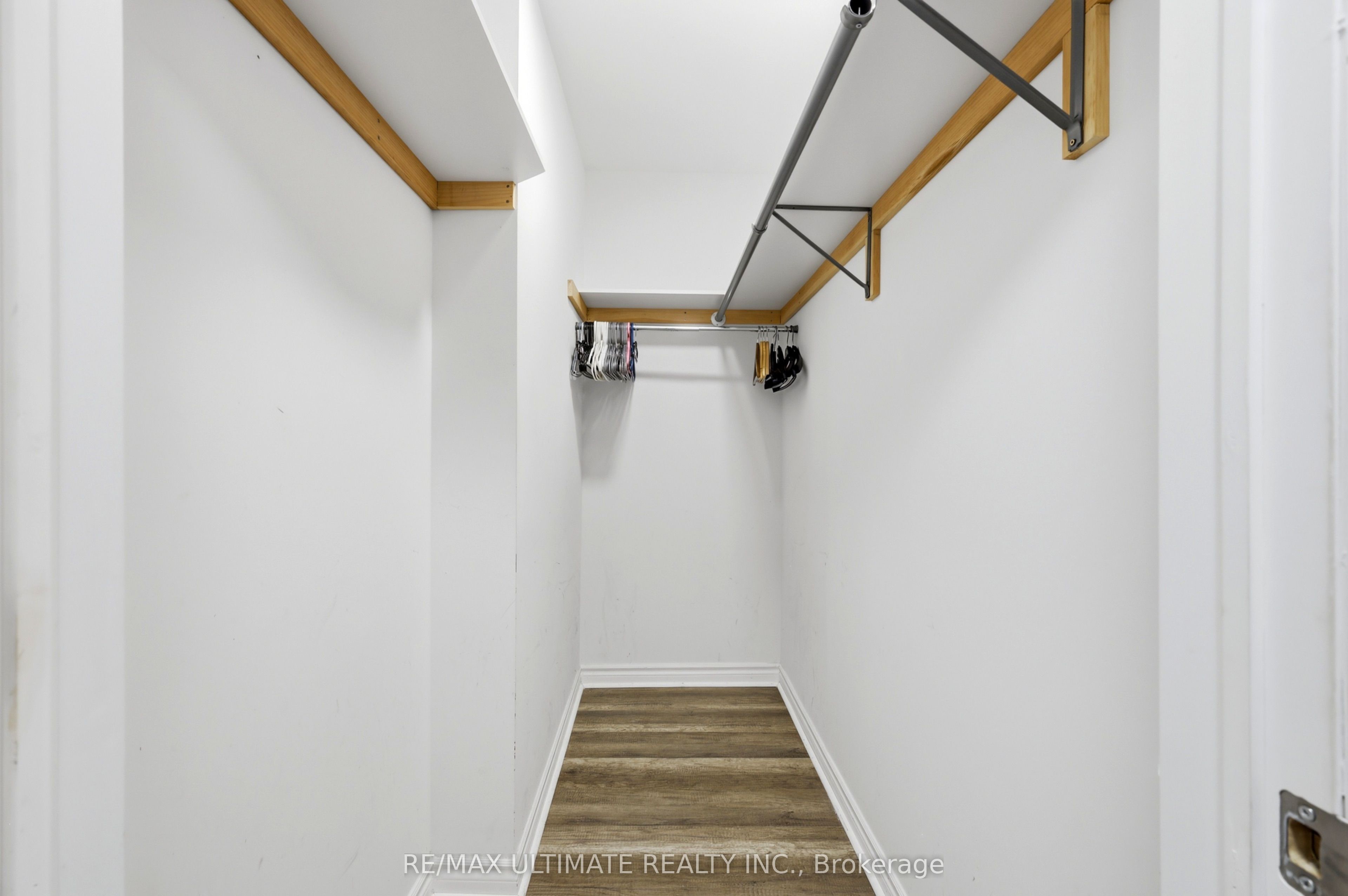 183 Ritson Road S Property Photo 18