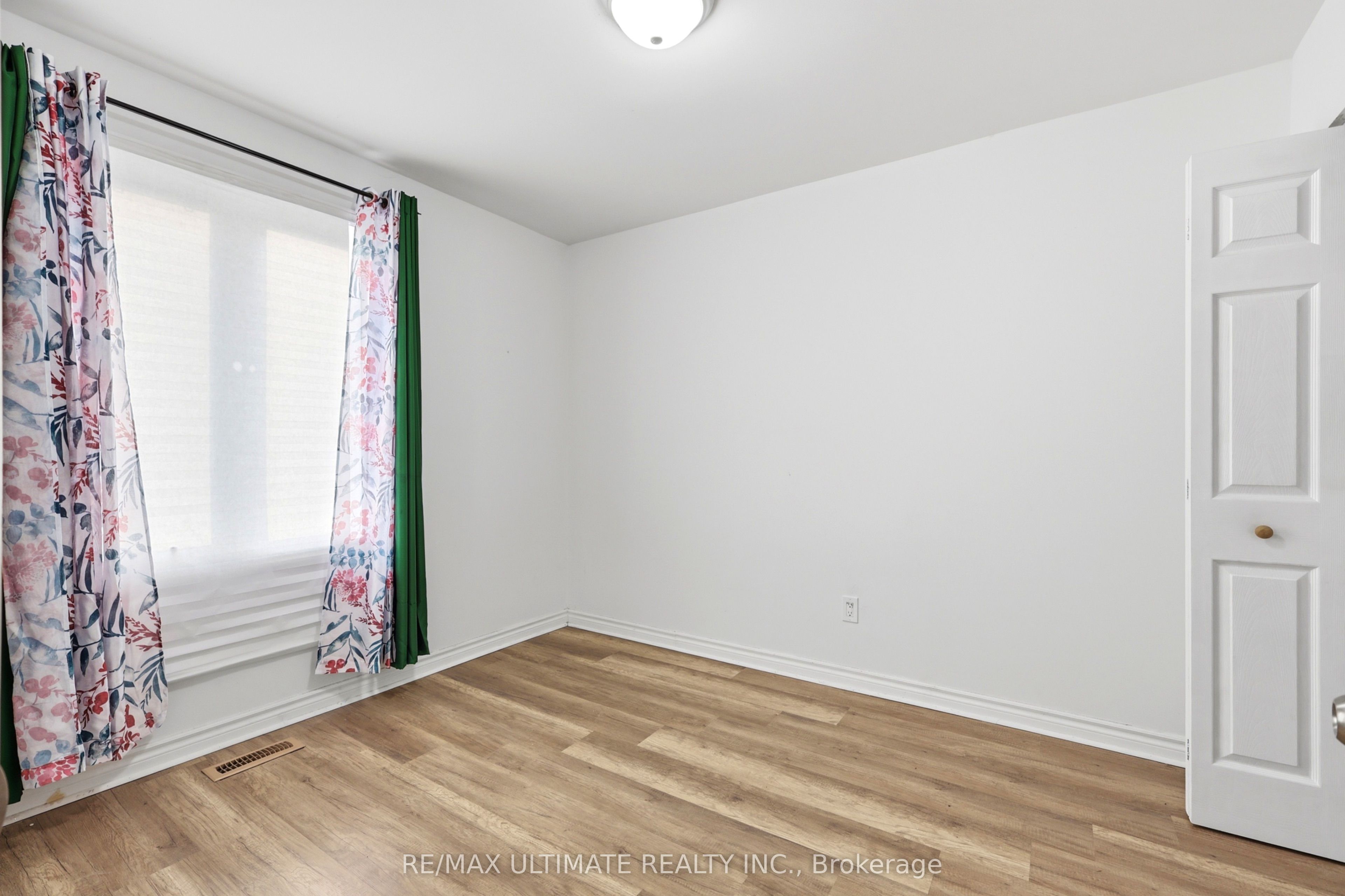 183 Ritson Road S Property Photo 19