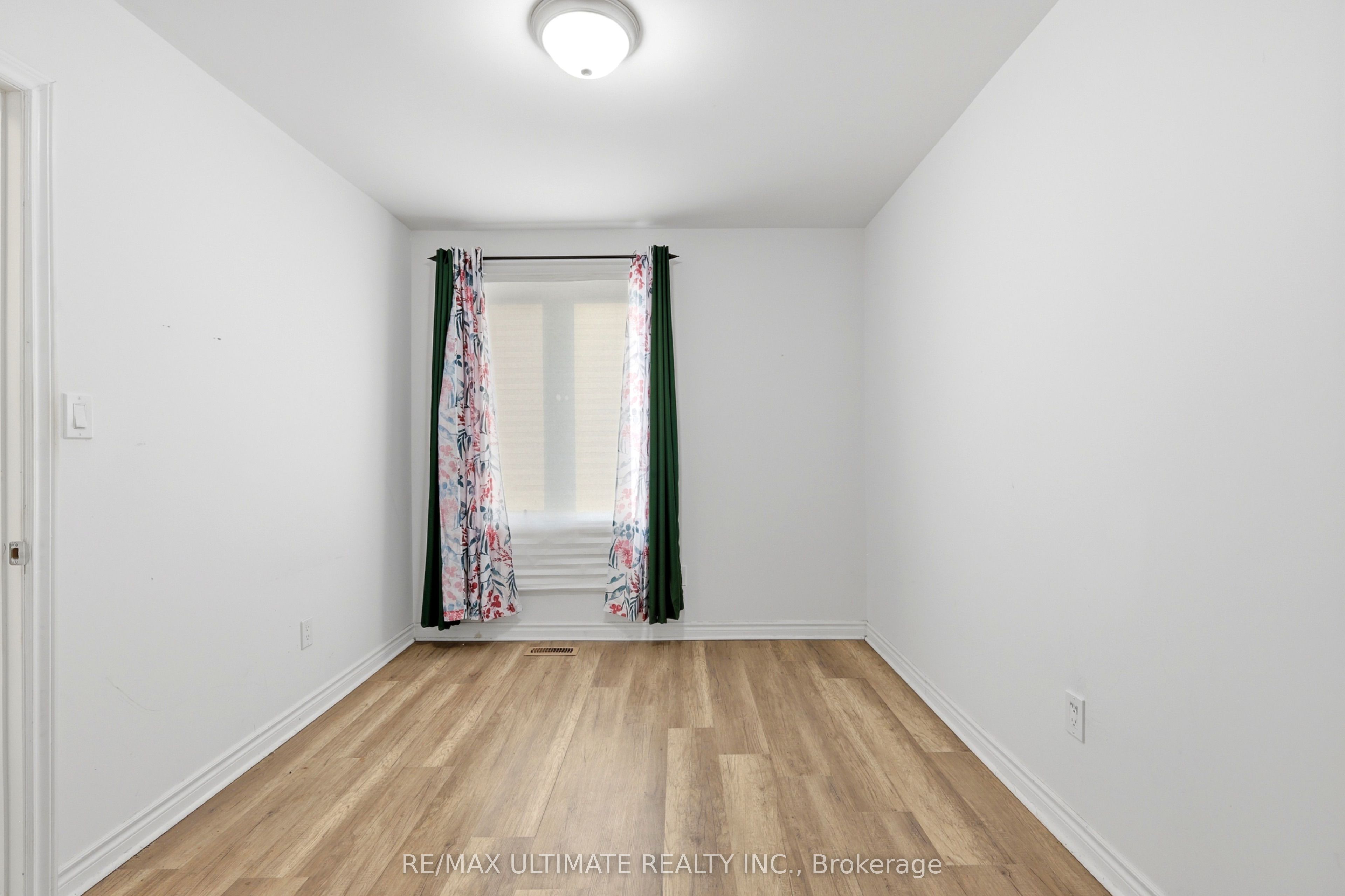 183 Ritson Road S Property Photo 21