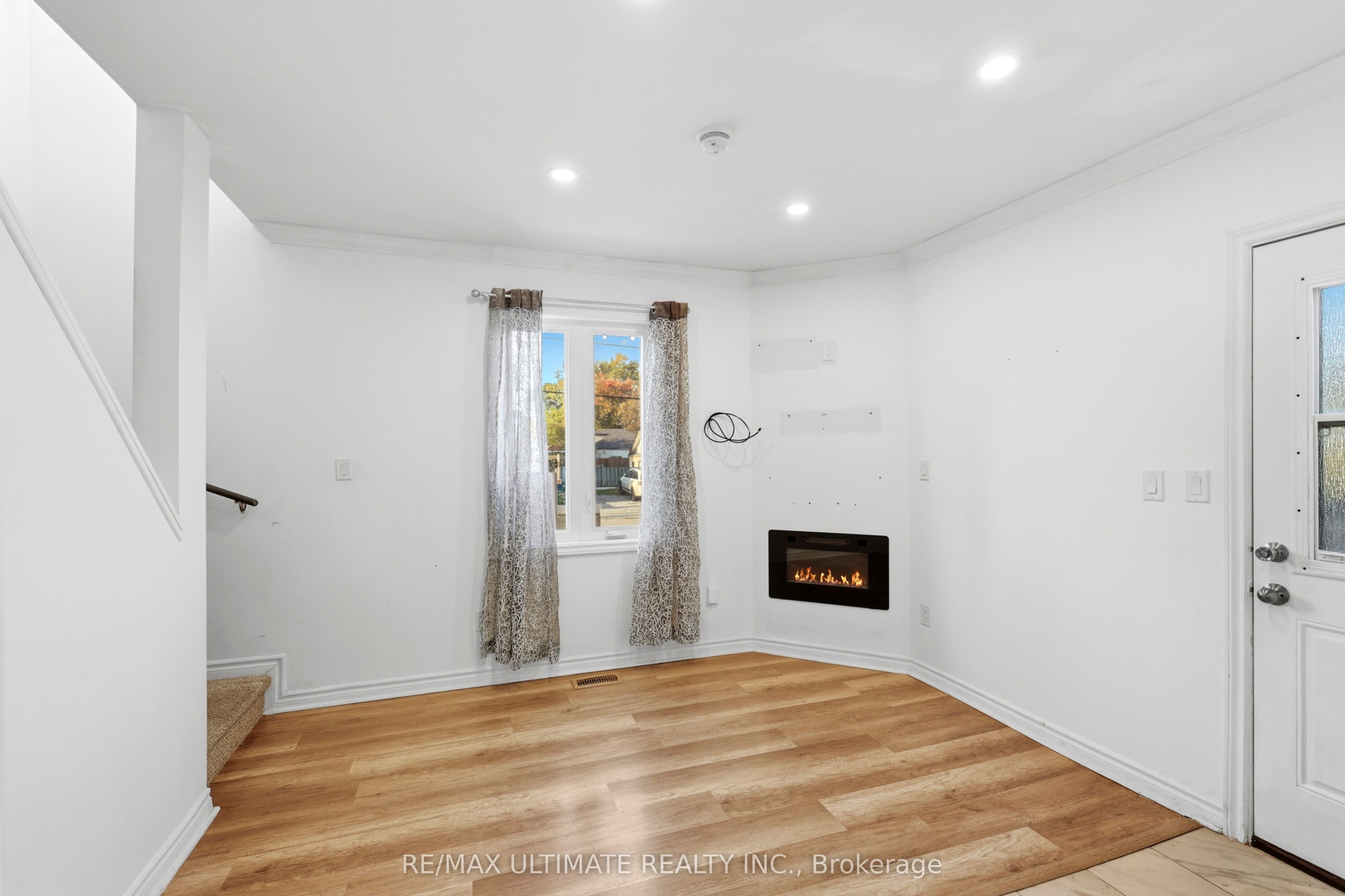 183 Ritson Road S Property Photo 23