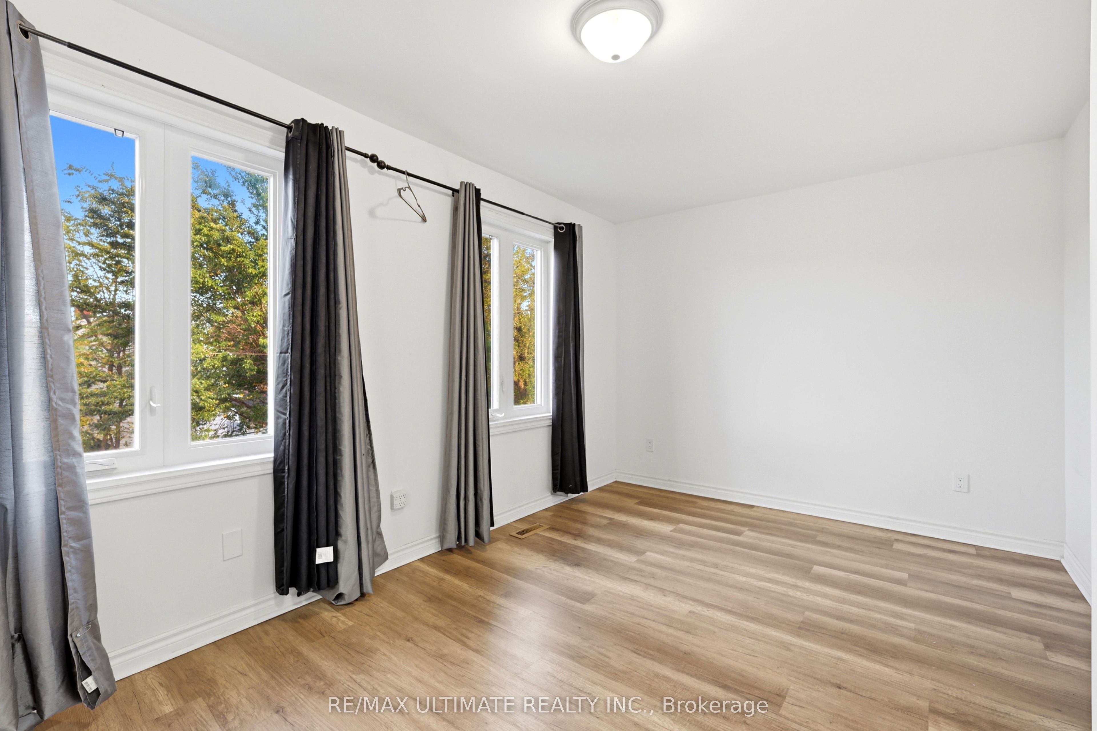 183 Ritson Road S Property Photo 24