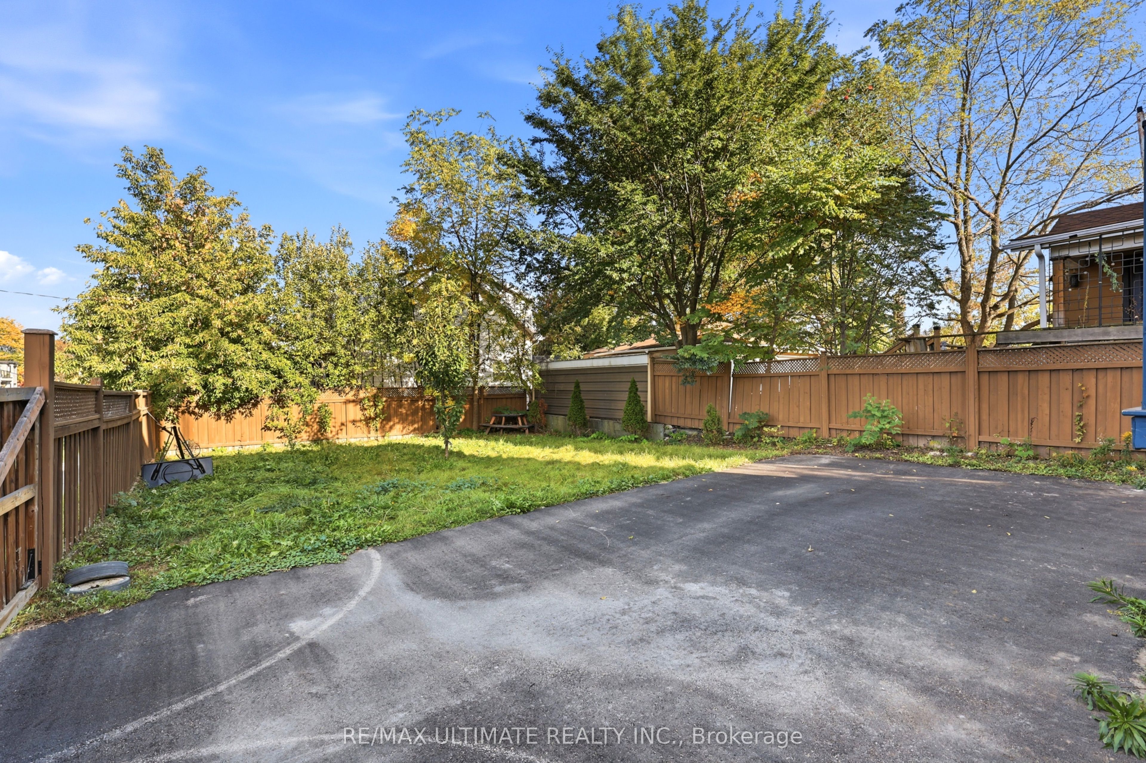 183 Ritson Road S Property Photo 36