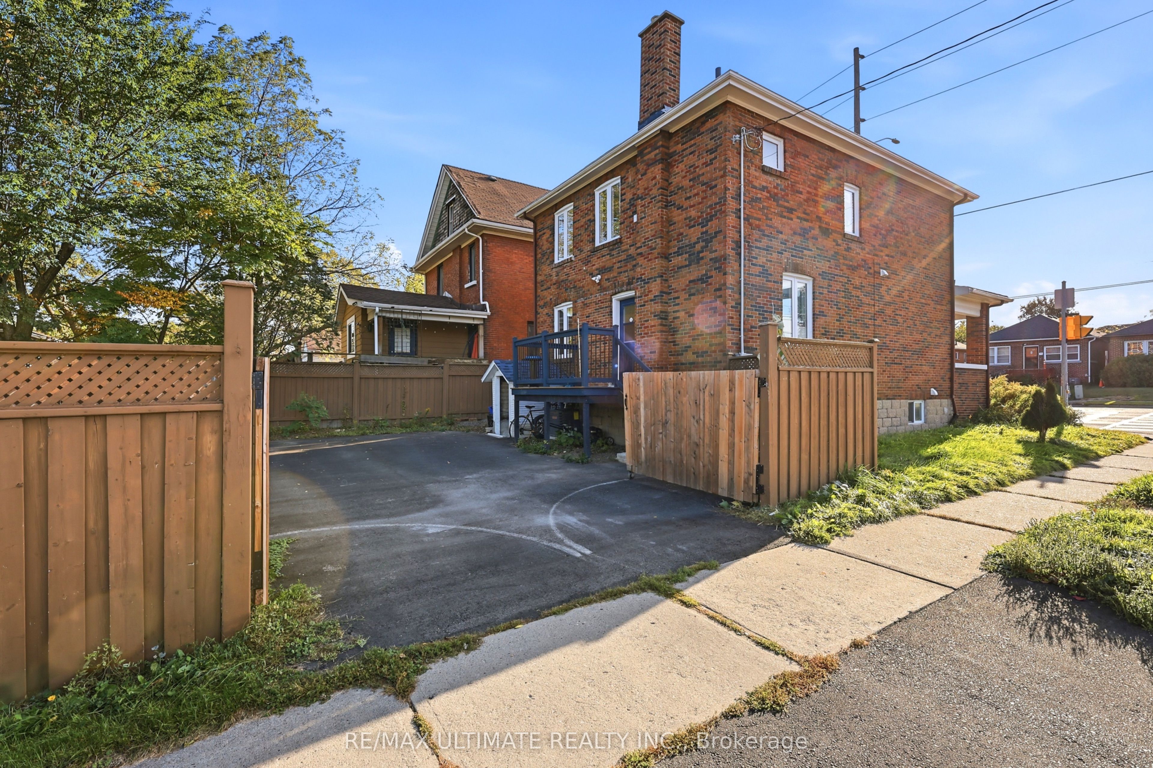 183 Ritson Road S Property Photo 37