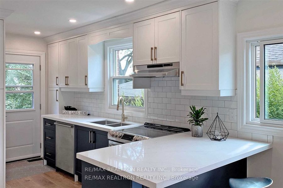 3151 St Clair Avenue E Property Photo 13