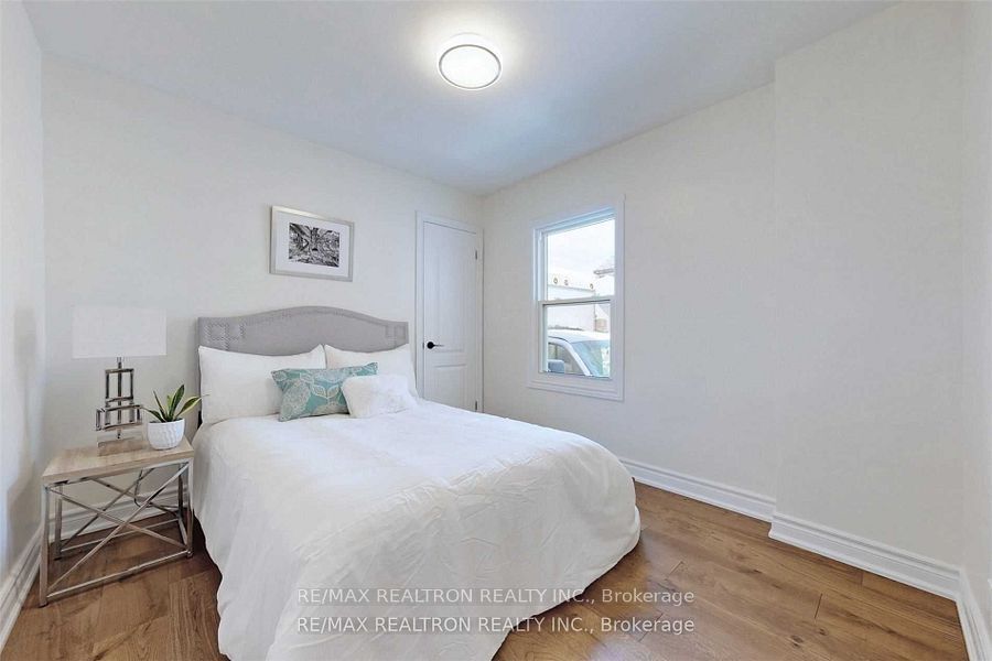 3151 St Clair Avenue E Property Photo 16