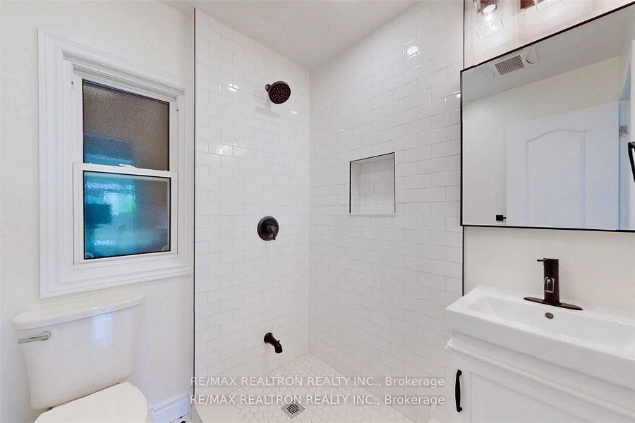 3151 St Clair Avenue E Property Photo 18