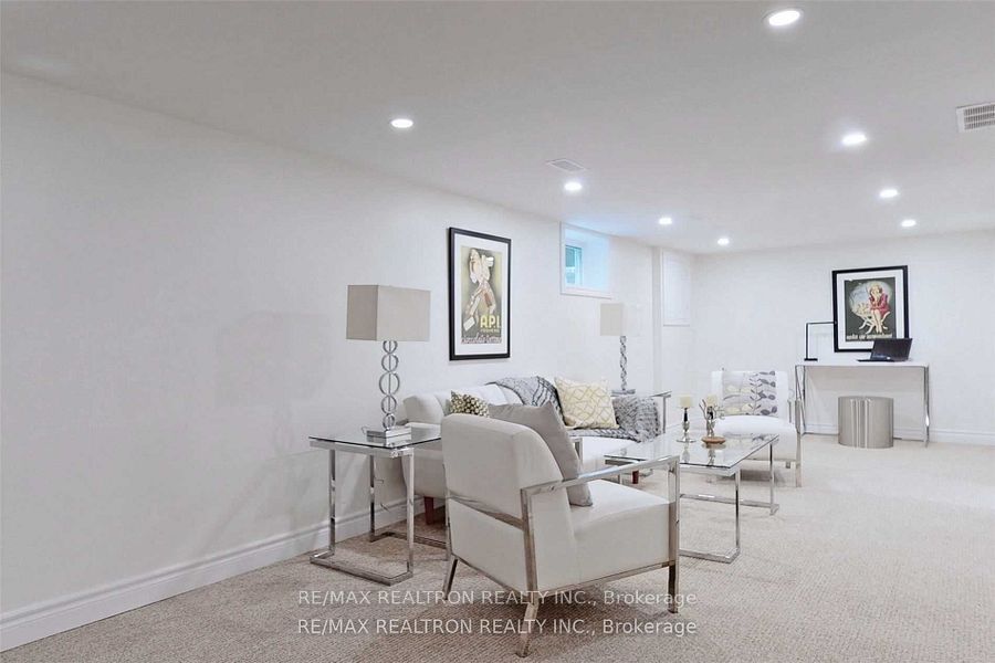 3151 St Clair Avenue E Property Photo 20