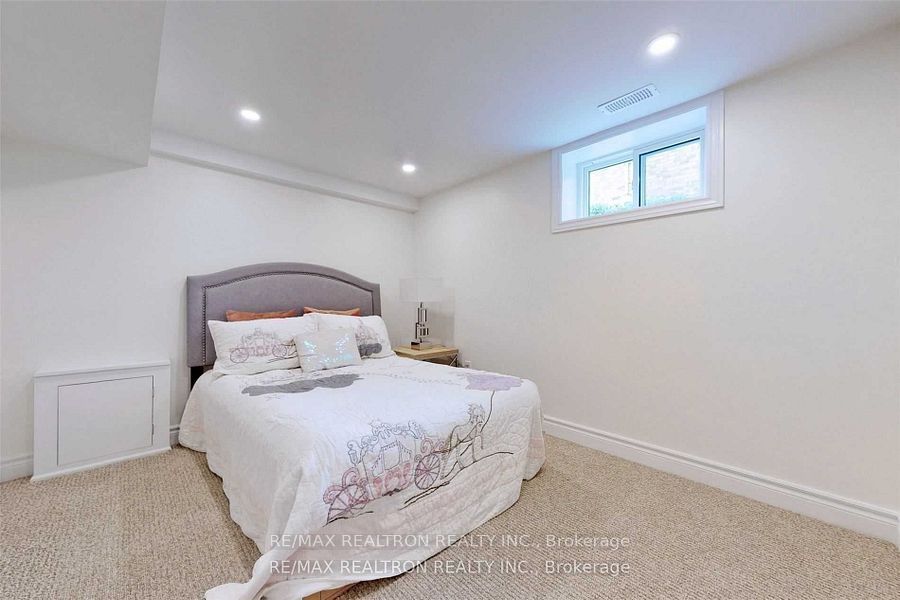 3151 St Clair Avenue E Property Photo 26