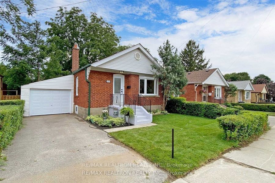 3151 St Clair Avenue E Property Photo 40