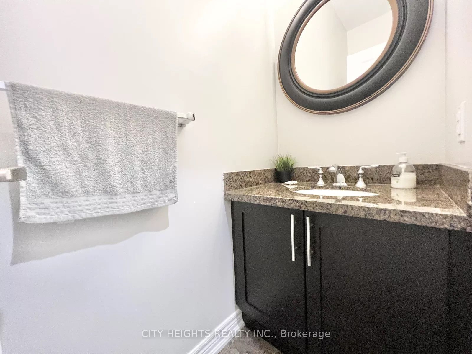 50 Madelaine Avenue Upper Property Photo 5