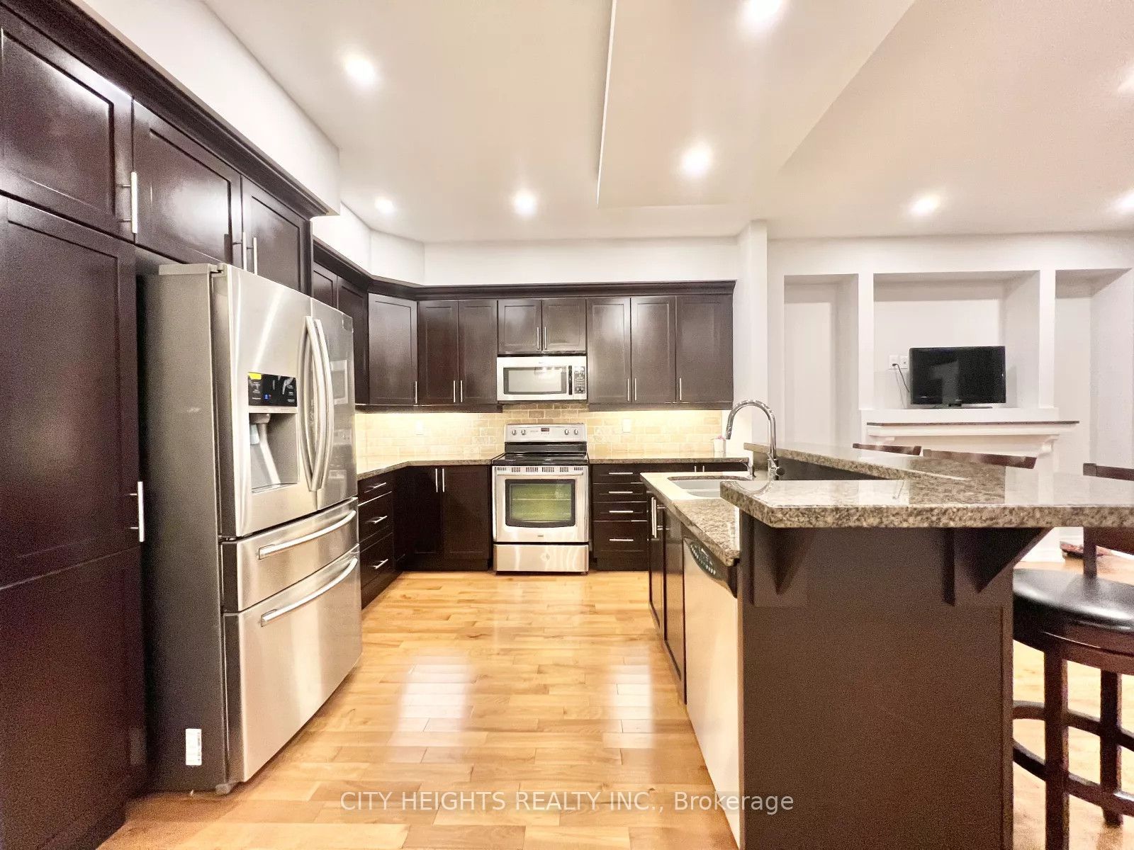 50 Madelaine Avenue Upper Property Photo 6