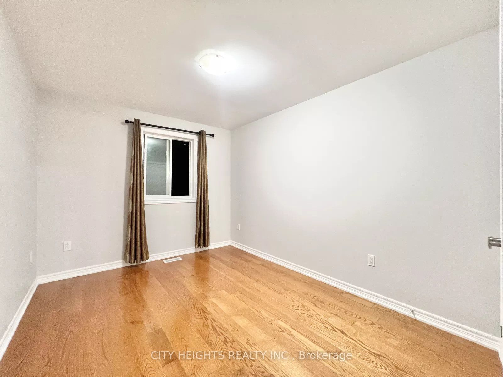 50 Madelaine Avenue Upper Property Photo 8