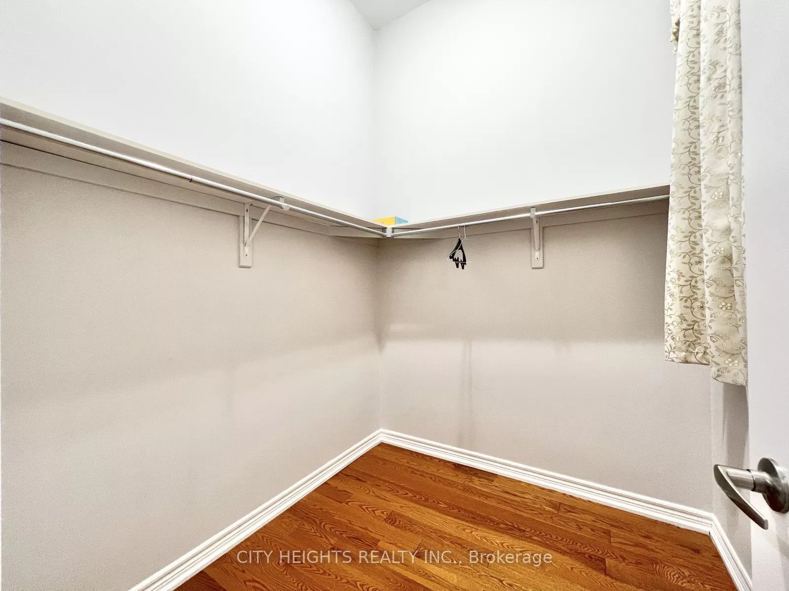 50 Madelaine Avenue Upper Property Photo 9