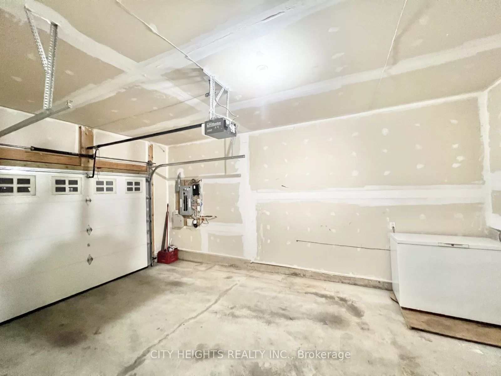 50 Madelaine Avenue Upper Property Photo 12