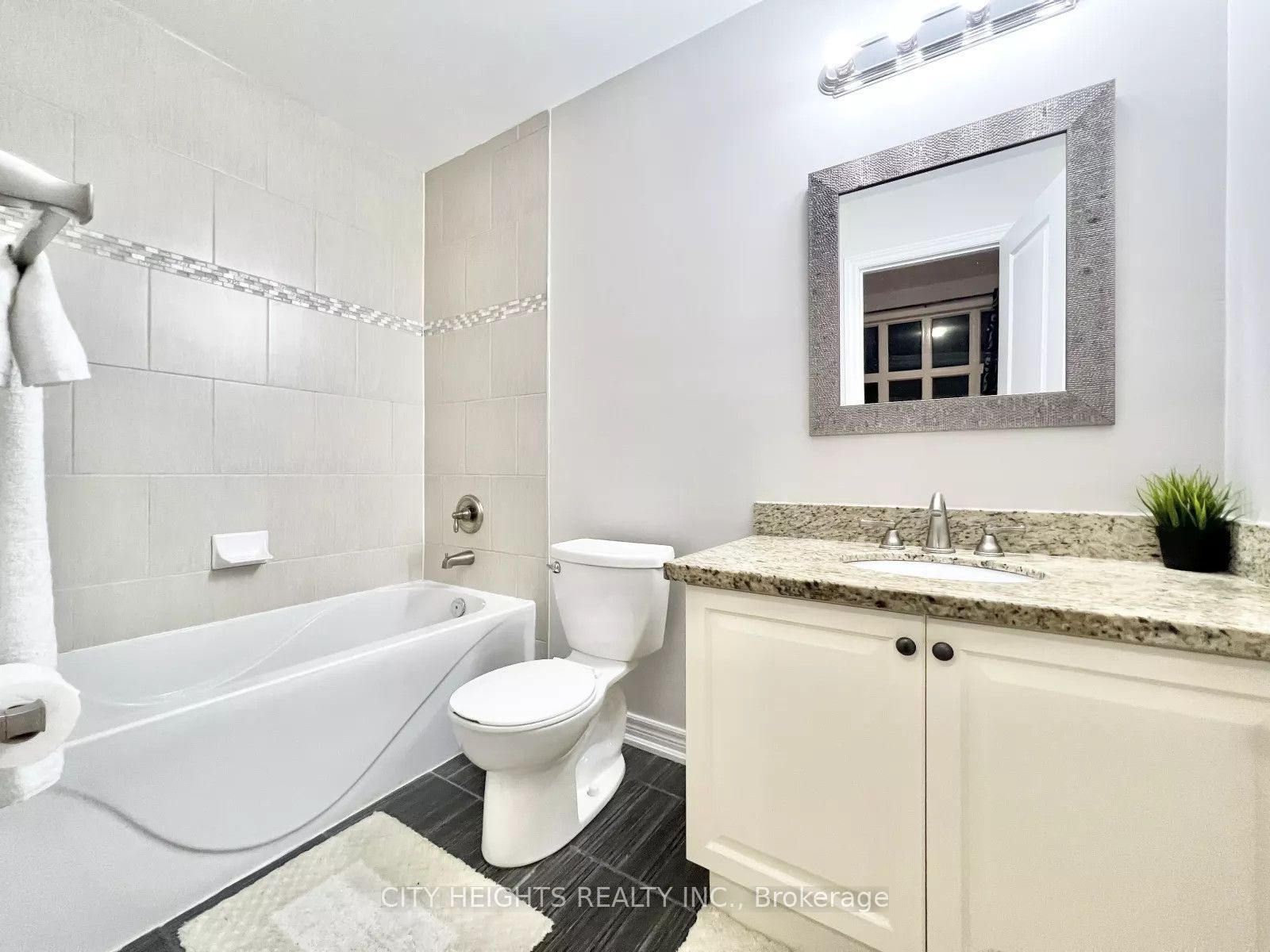 50 Madelaine Avenue Upper Property Photo 21
