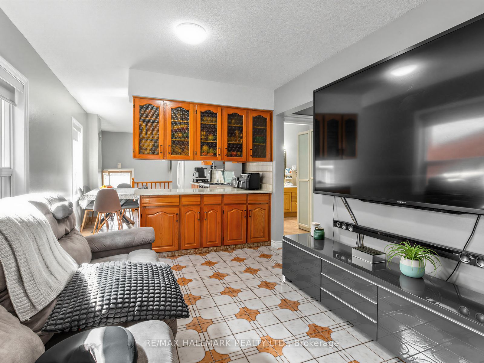 297 Strathmore Boulevard Property Photo 8