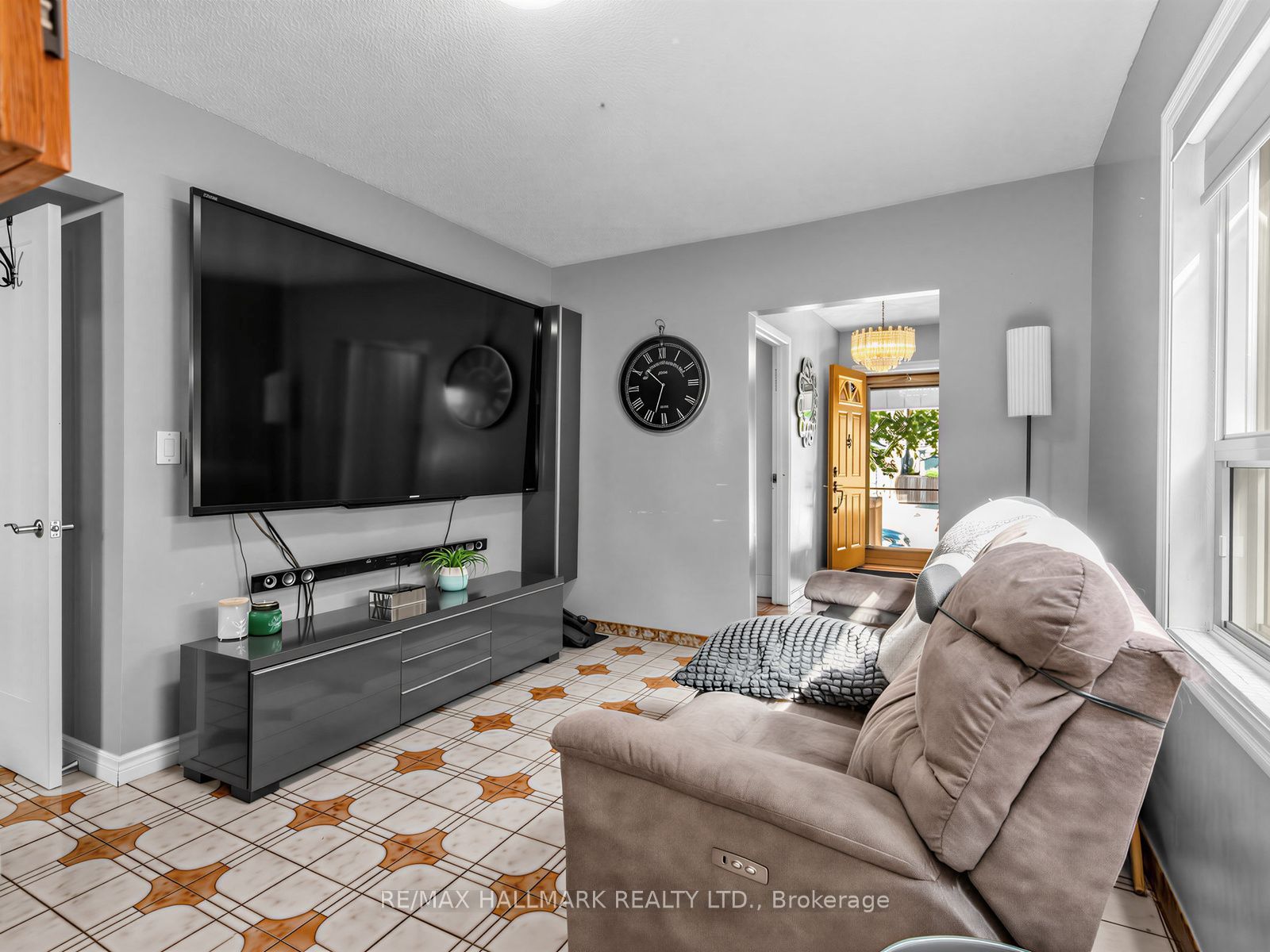297 Strathmore Boulevard Property Photo 10