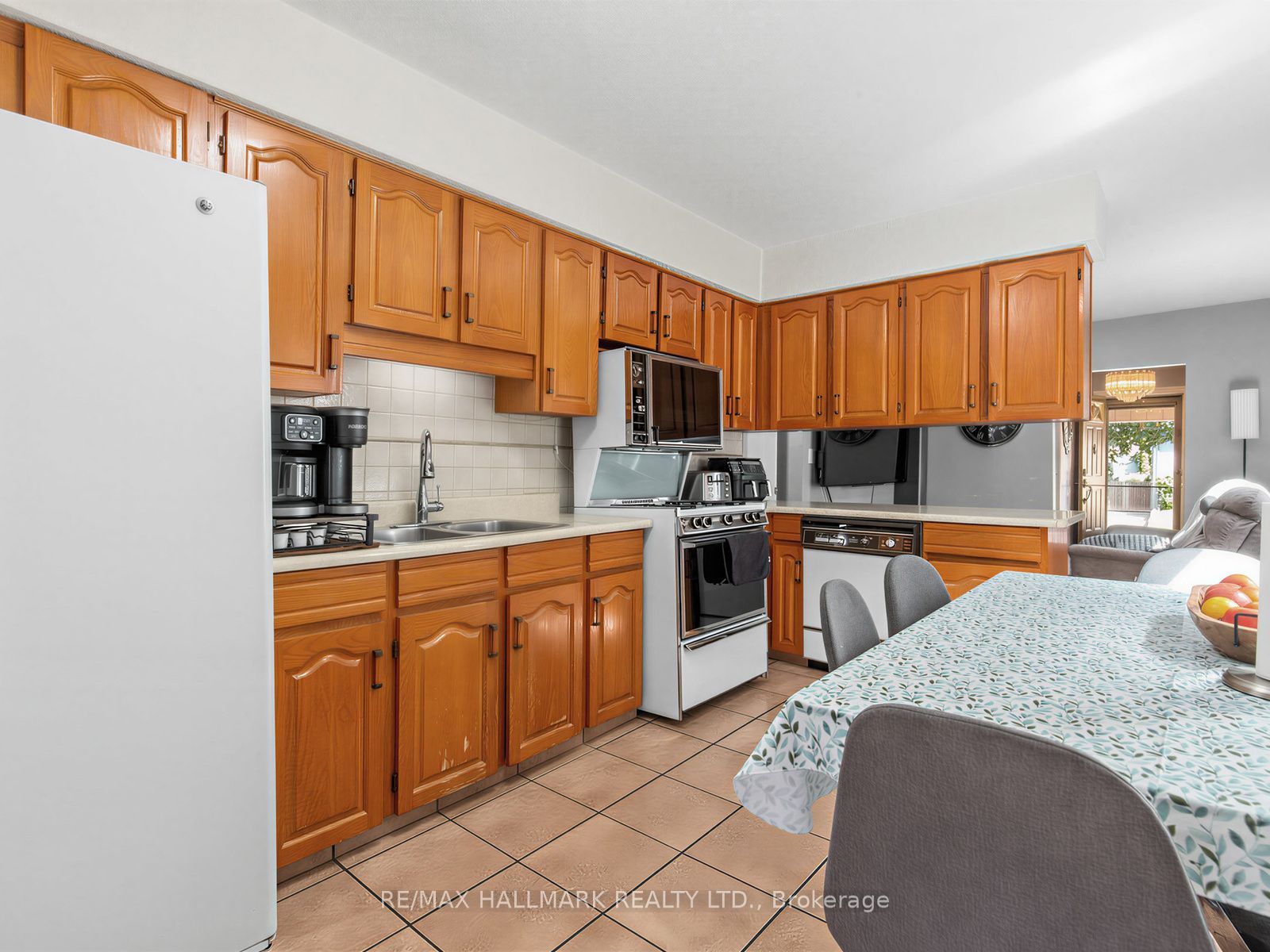 297 Strathmore Boulevard Property Photo 16