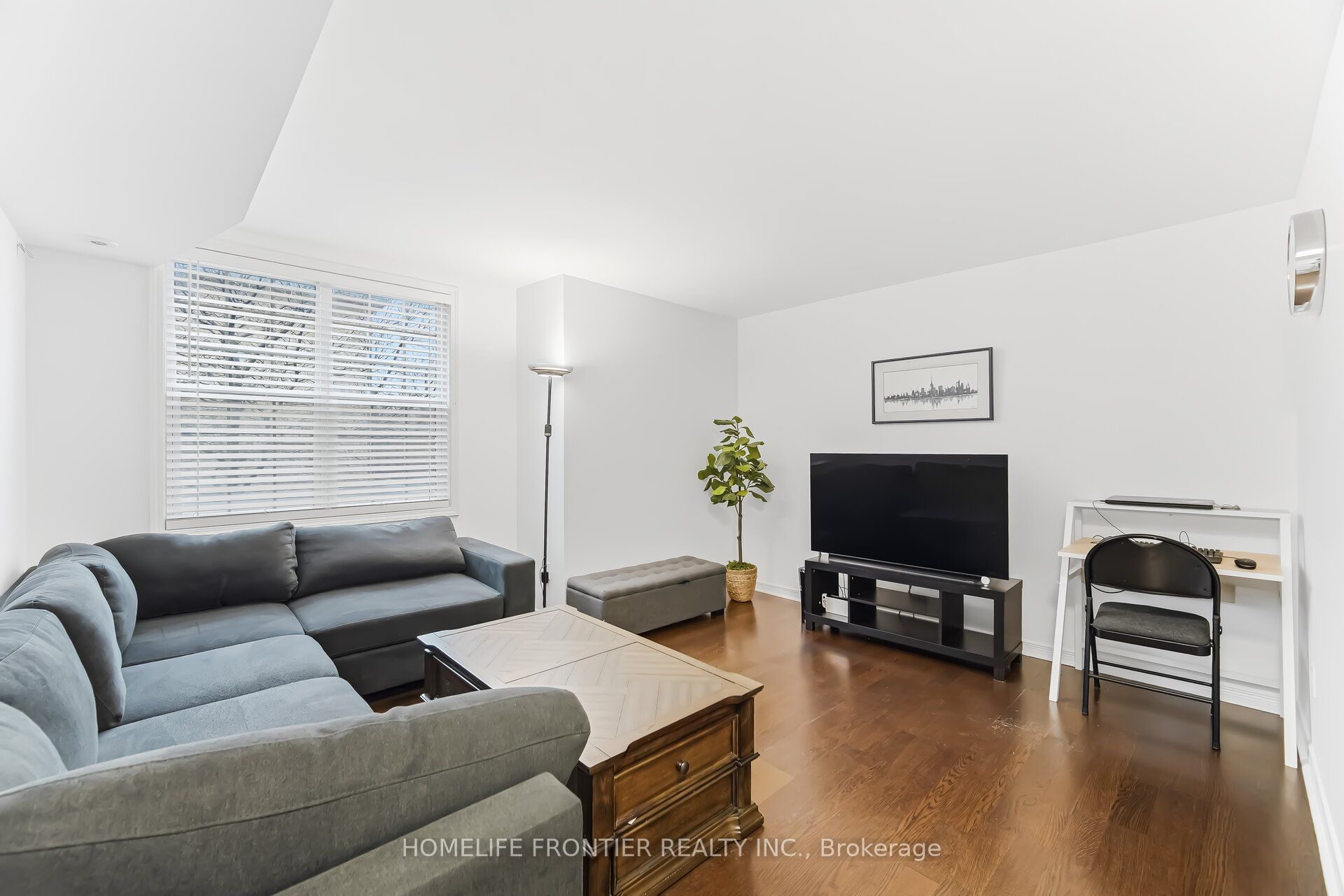 45 Strangford Lane 207 Property Photo 3