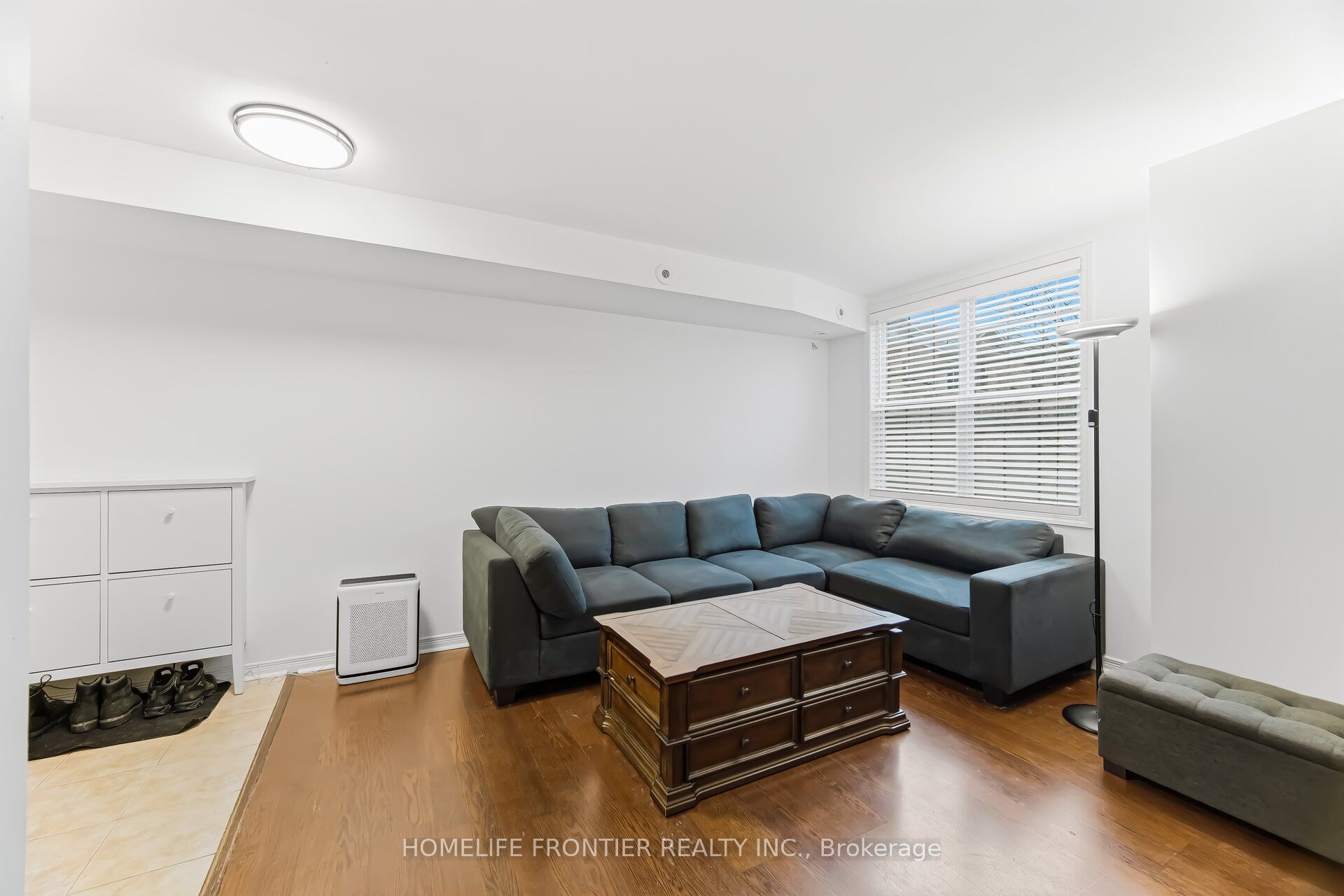 45 Strangford Lane 207 Property Photo 6
