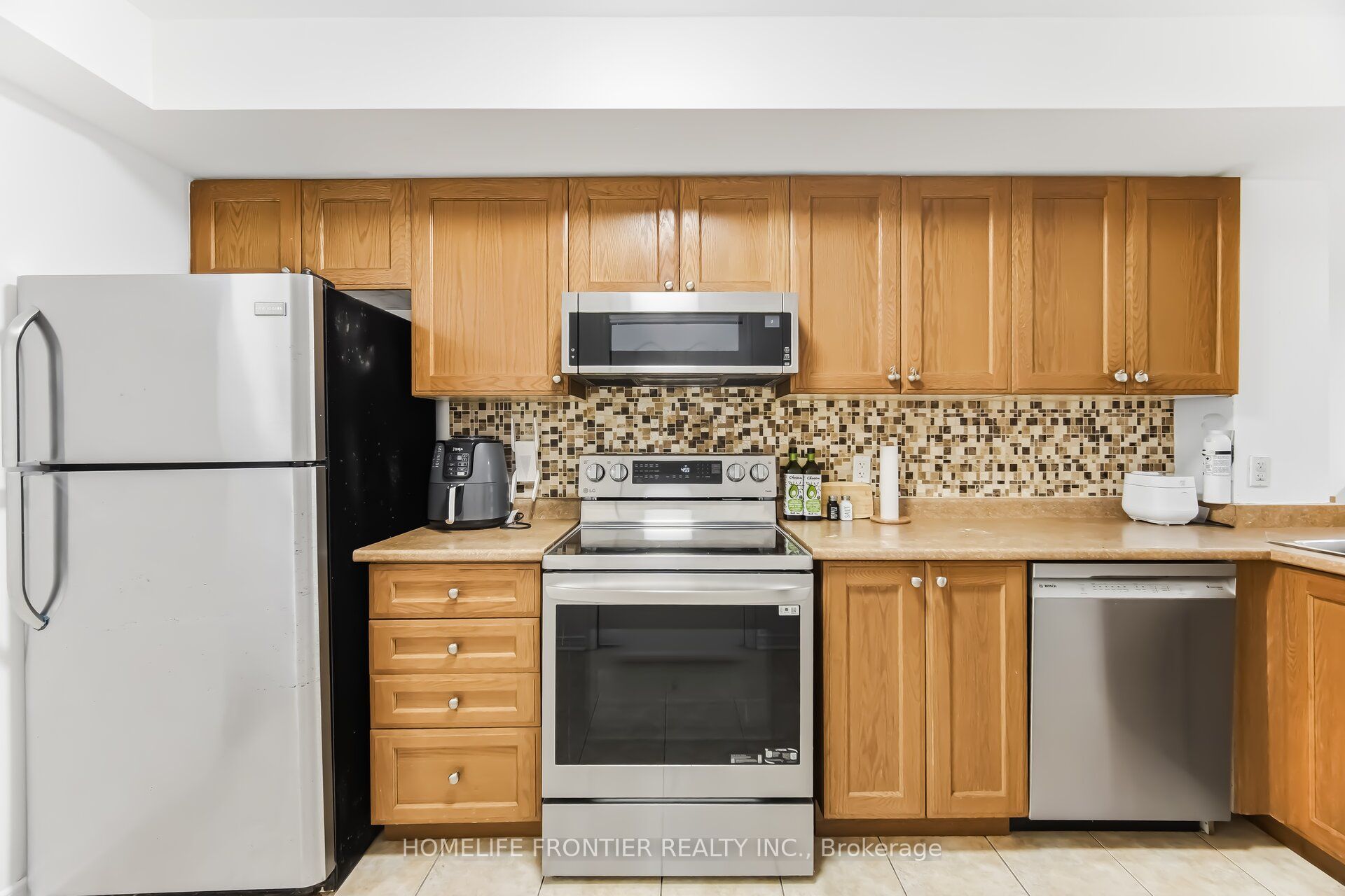 45 Strangford Lane 207 Property Photo 9