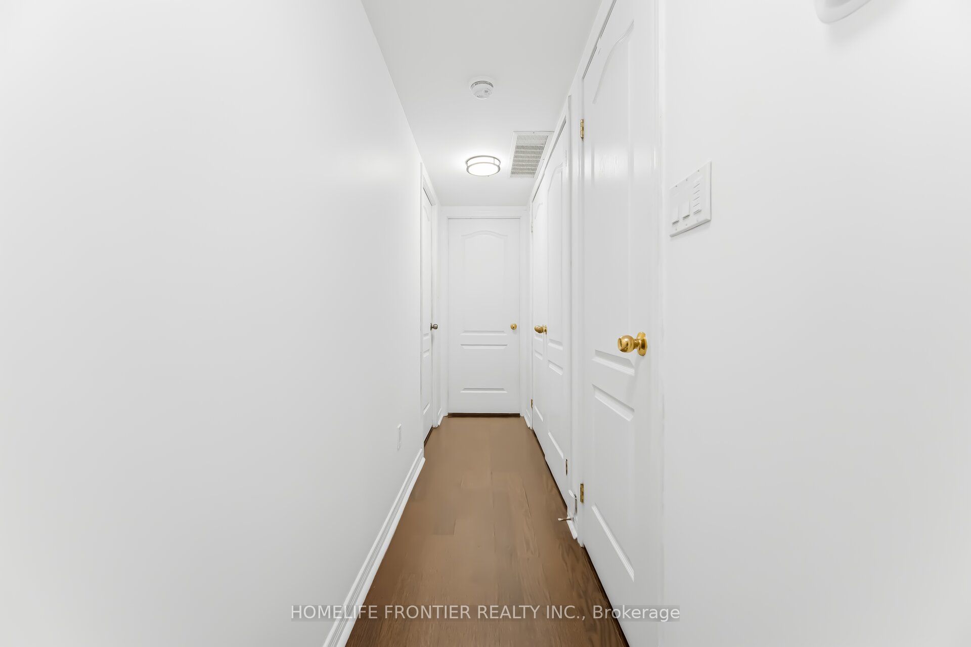 45 Strangford Lane 207 Property Photo 10