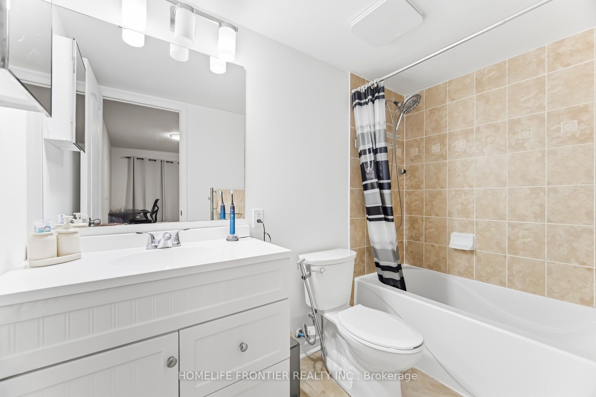 45 Strangford Lane 207 Property Photo 15