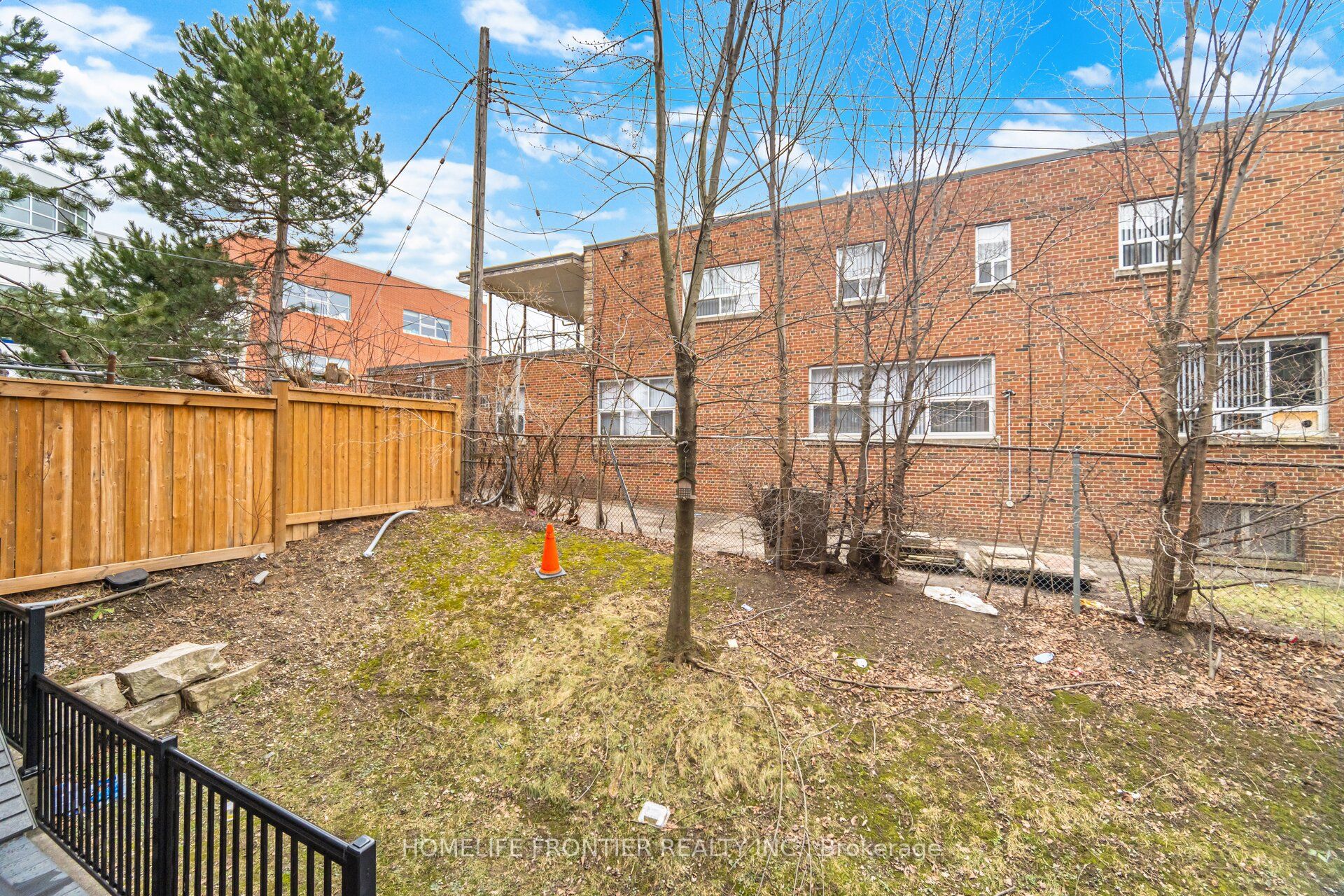 45 Strangford Lane 207 Property Photo 17