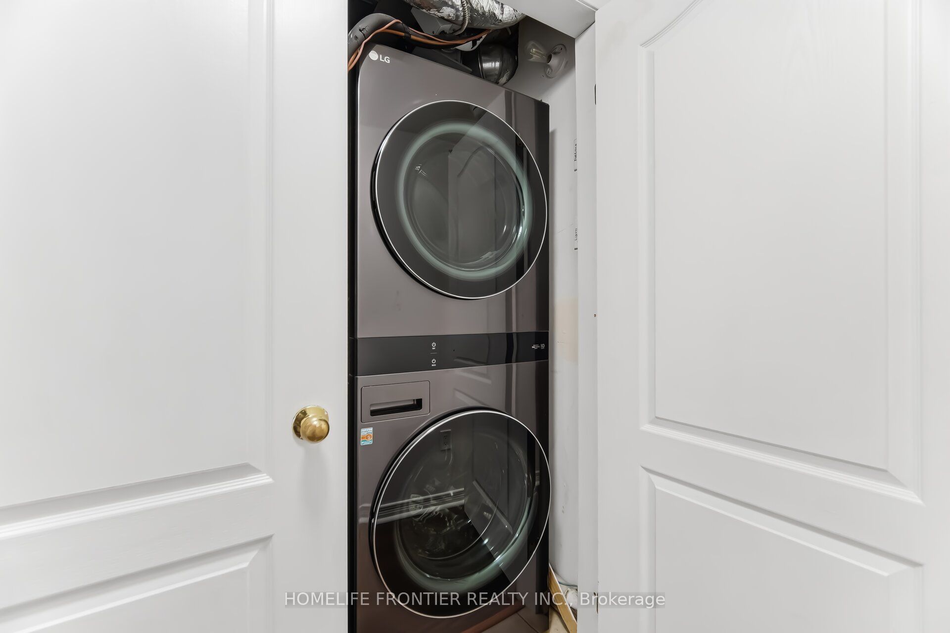 45 Strangford Lane 207 Property Photo 20