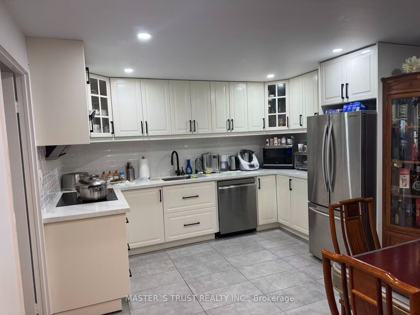 55 Bamburgh Circle 1209 Property Photo 6