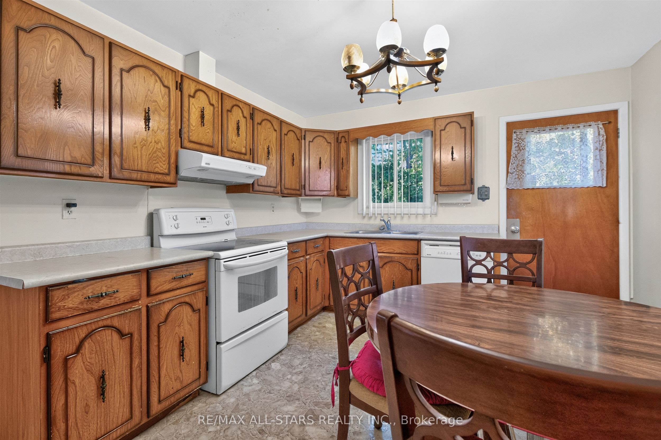 12 Adanac Drive Property Photo 9
