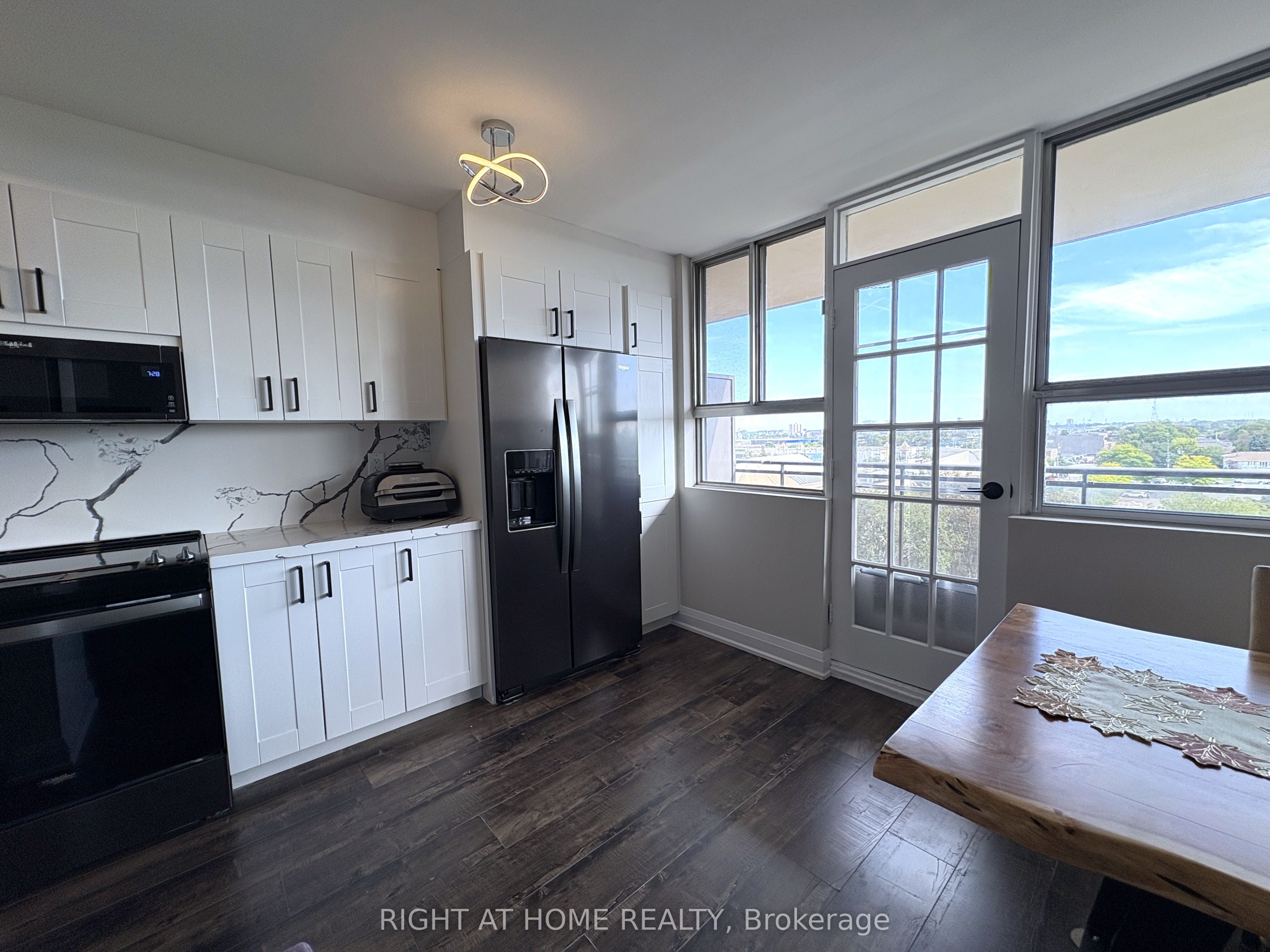 1950 Kennedy Road 711 Property Photo 6