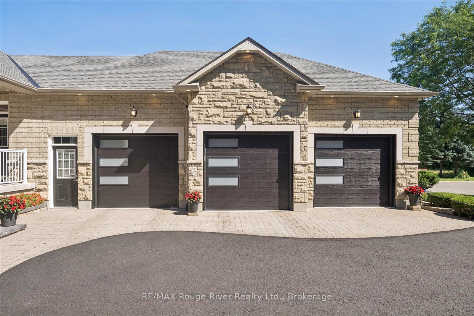 26 Hanover Court Property Photo 3