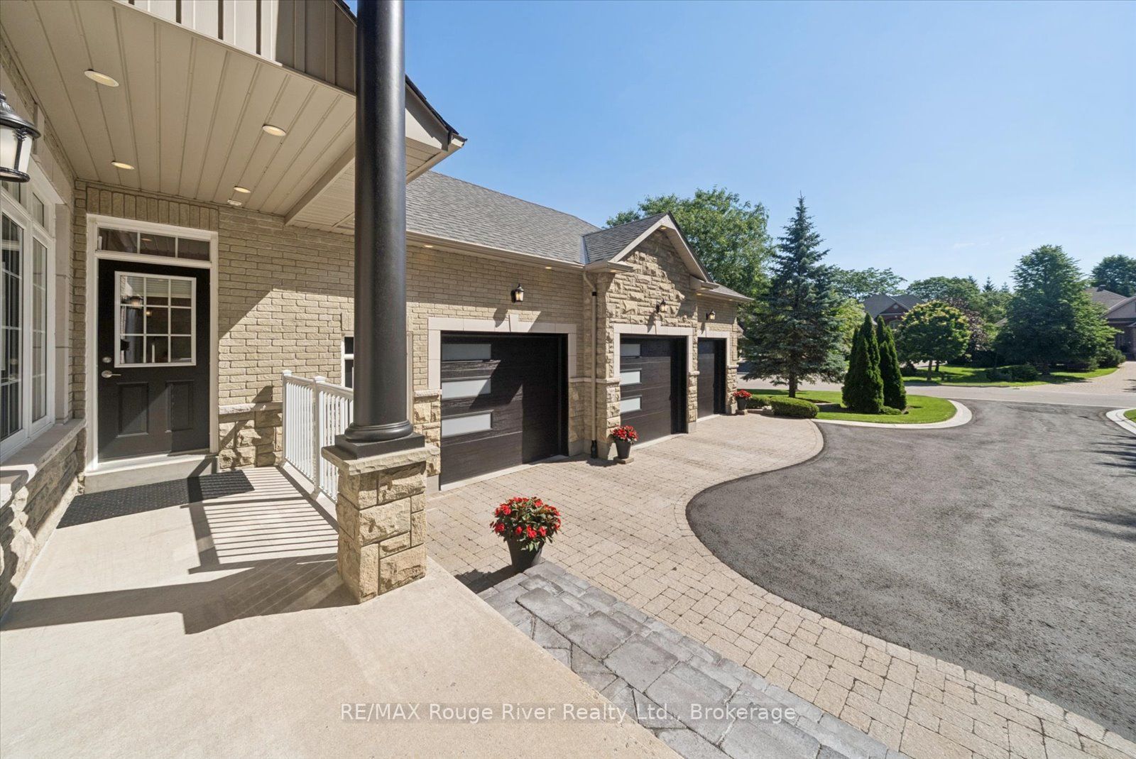 26 Hanover Court Property Photo 4