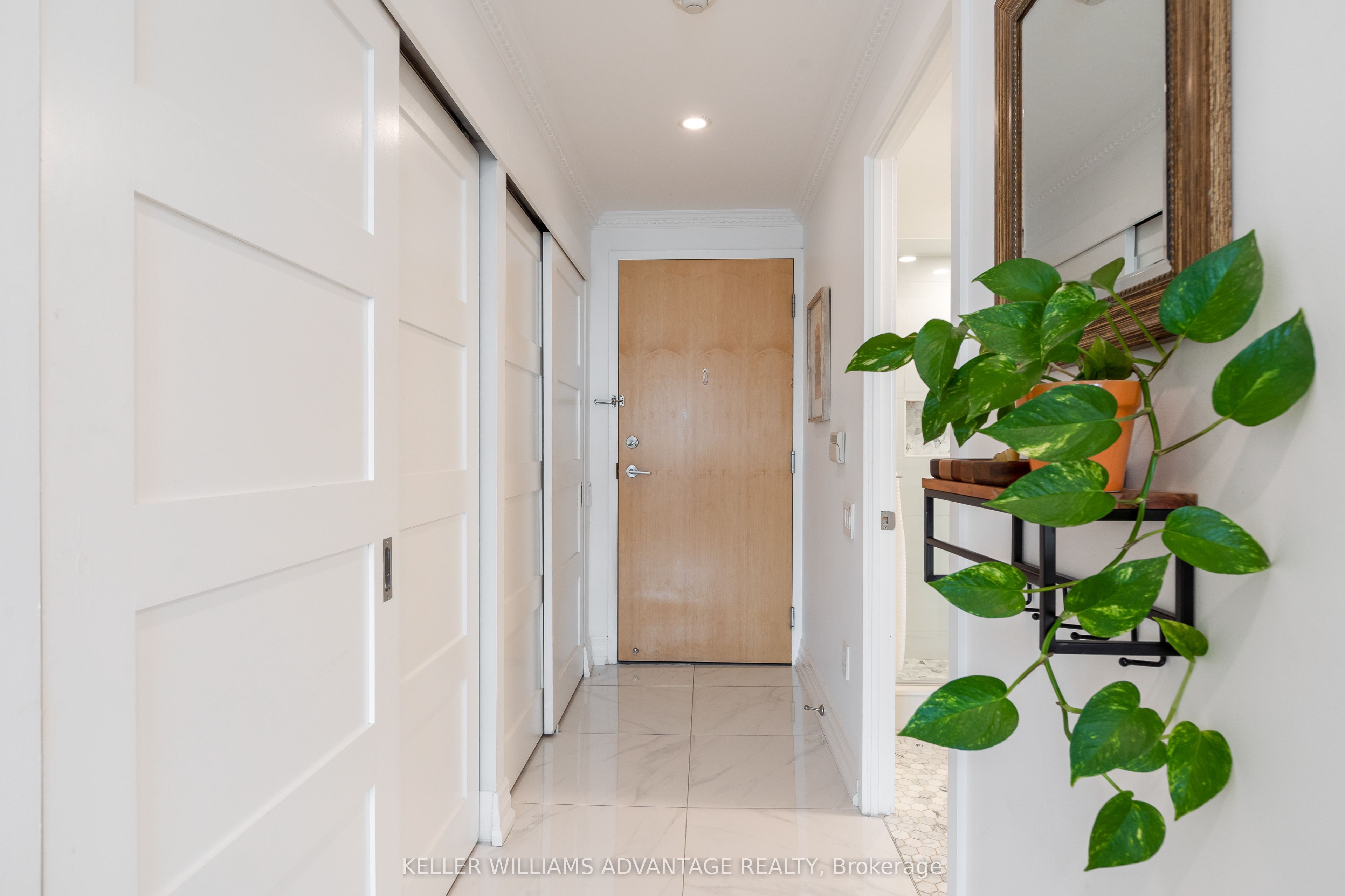 1048 Broadview Avenue 1802 Property Photo 2