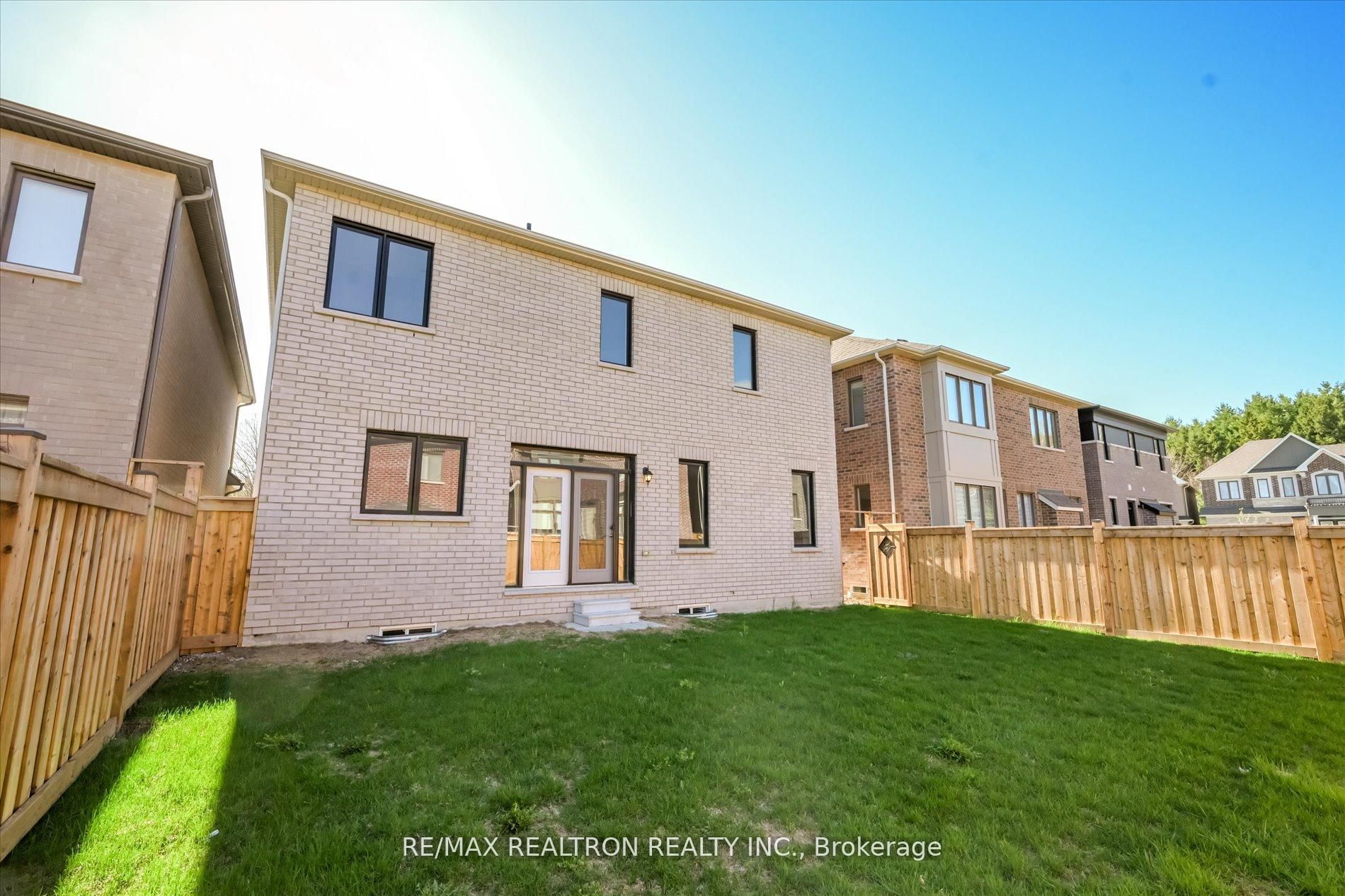 2858 Foxden Square Property Photo 4