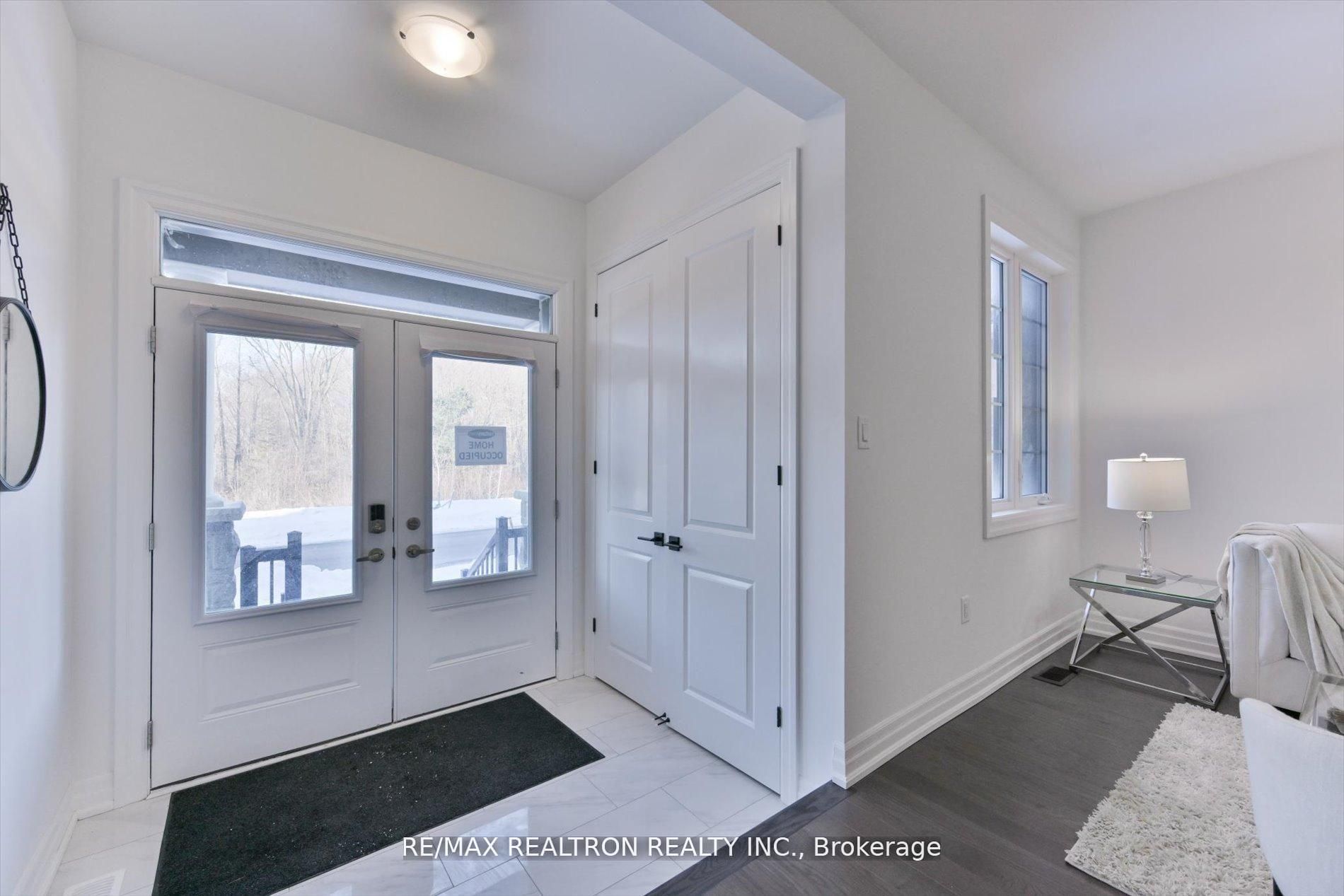 2858 Foxden Square Property Photo 6