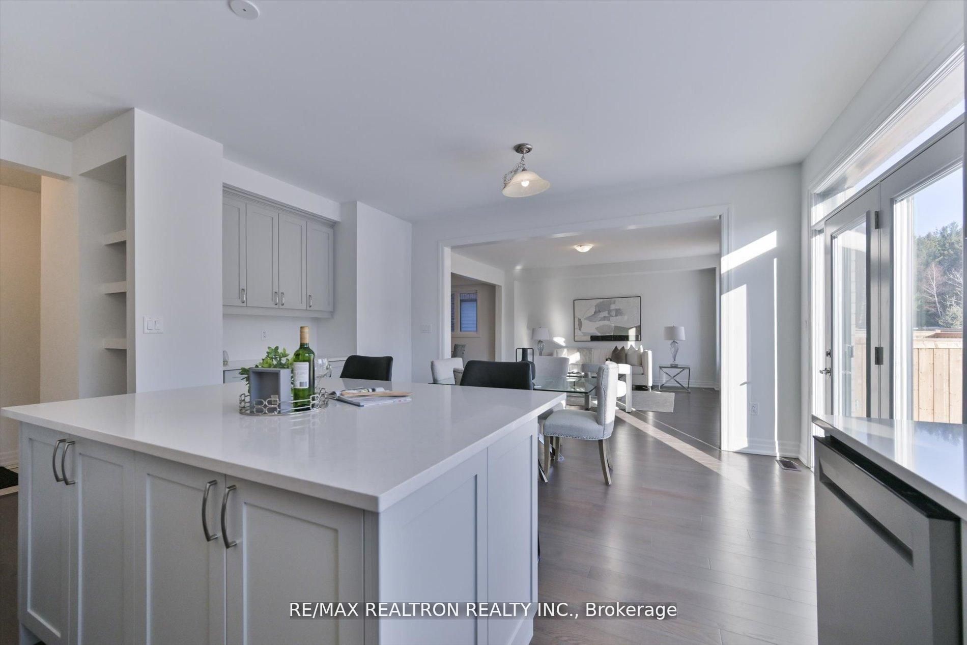 2858 Foxden Square Property Photo 17