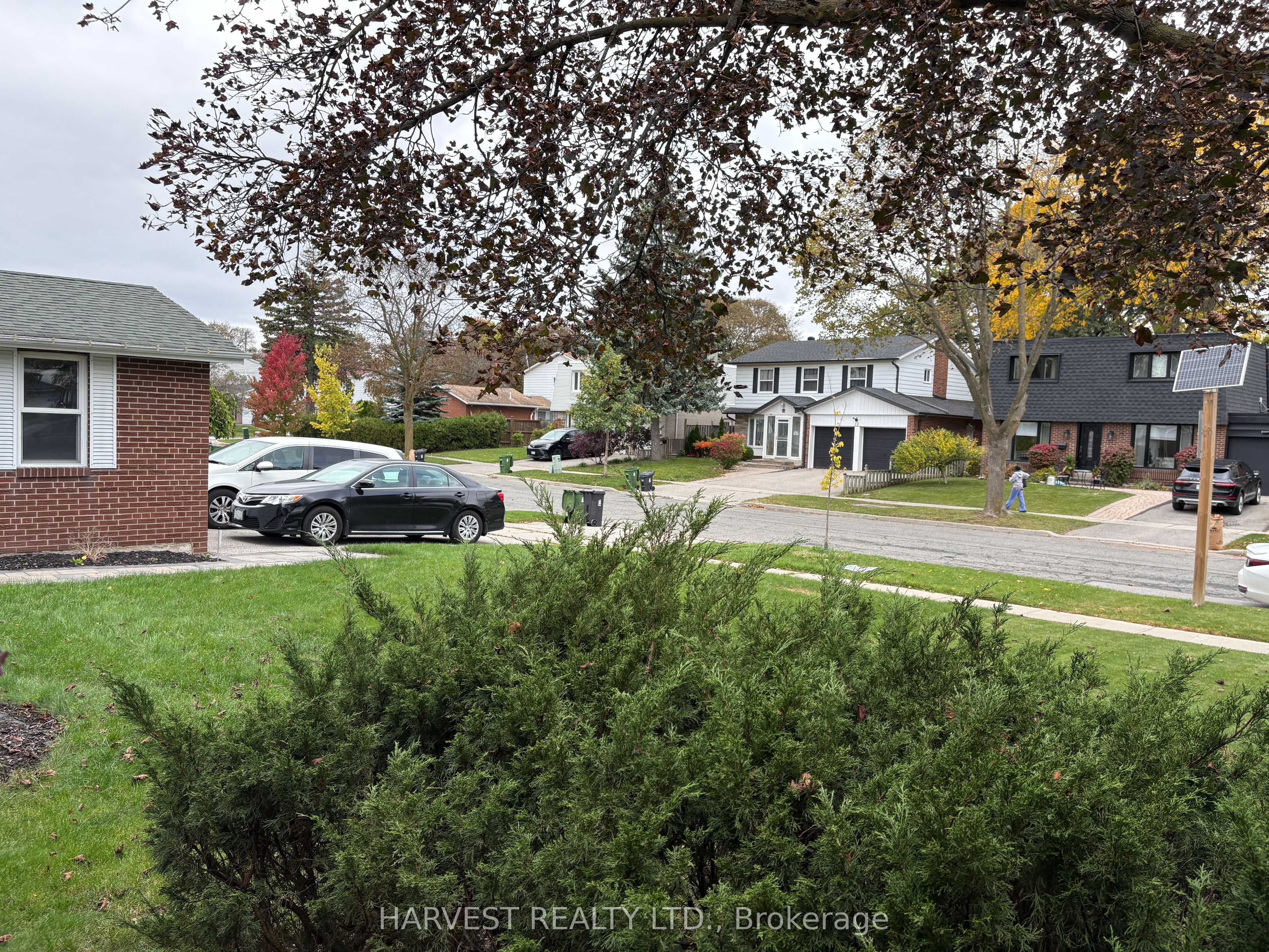19 Glendower Circuit Property Photo 3