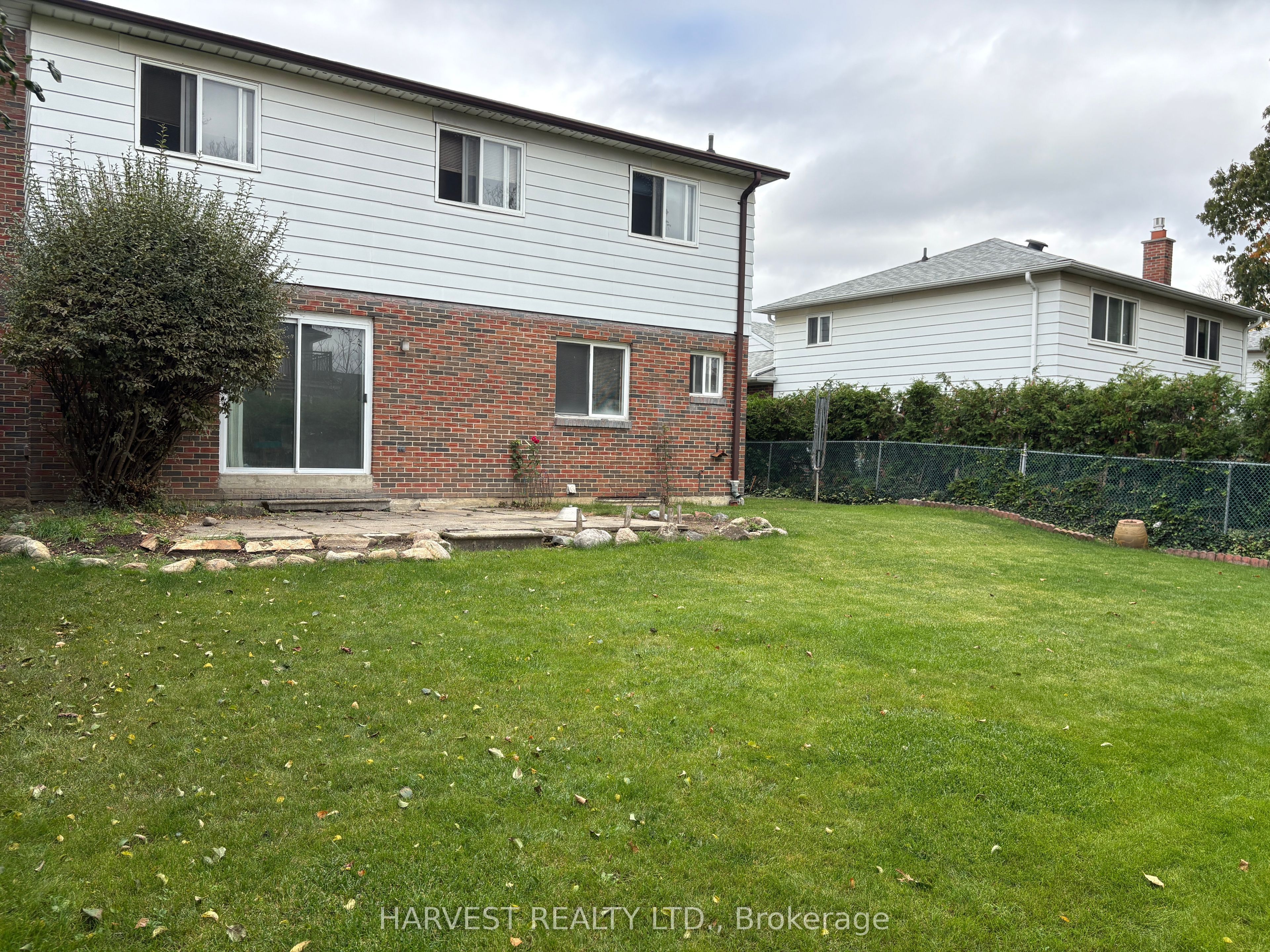 19 Glendower Circuit Property Photo 6