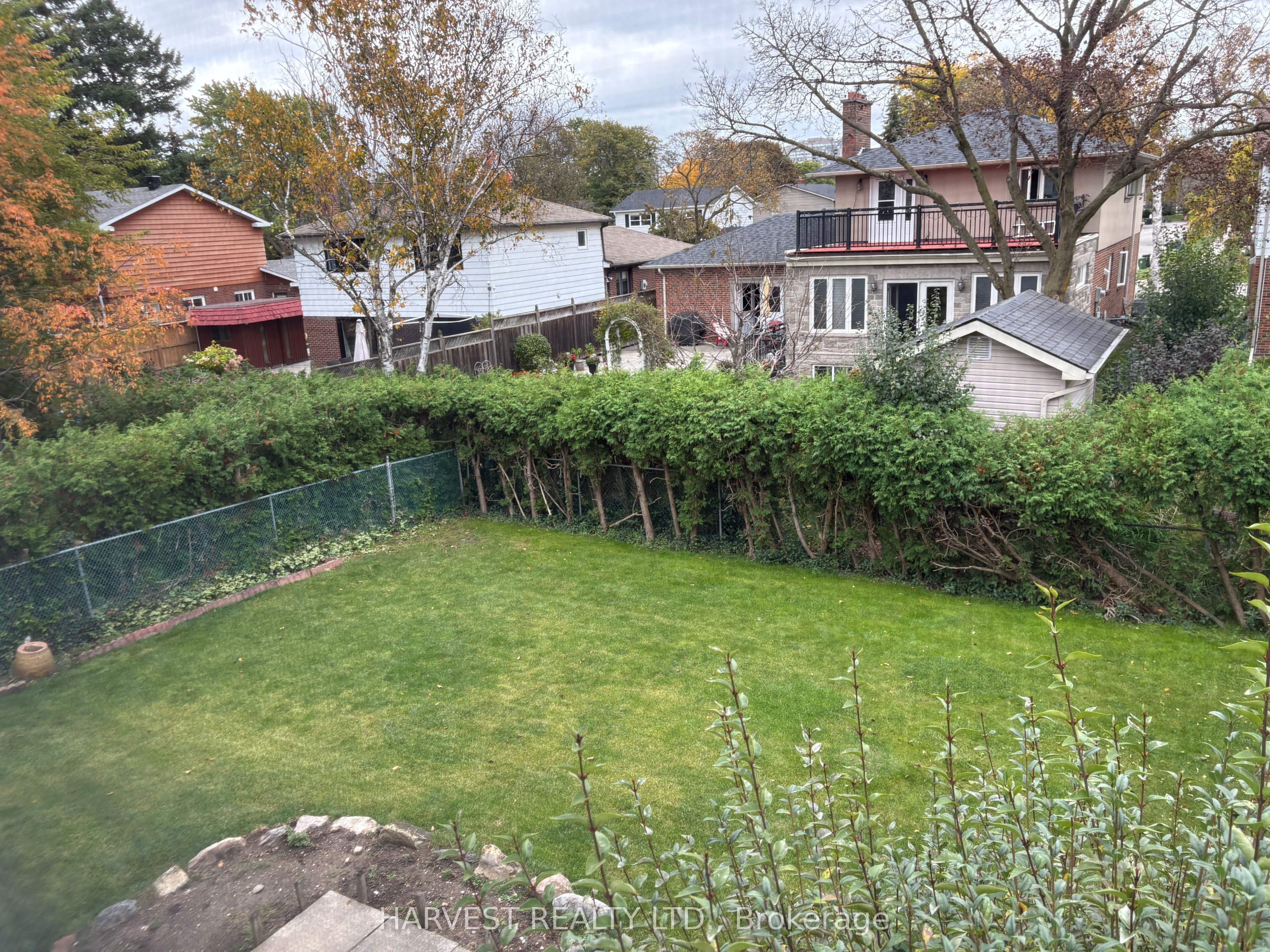 19 Glendower Circuit Property Photo 8