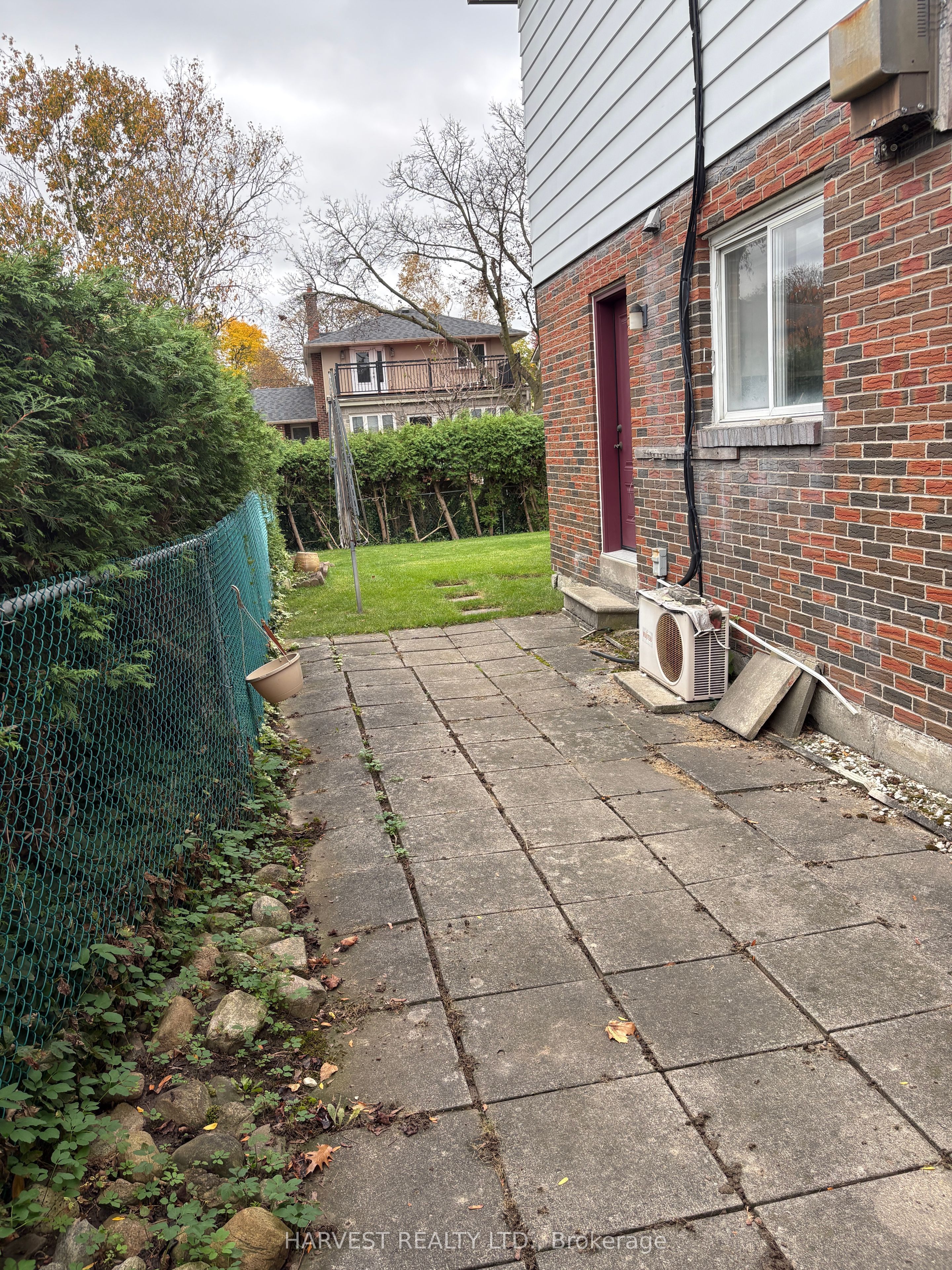 19 Glendower Circuit Property Photo 11