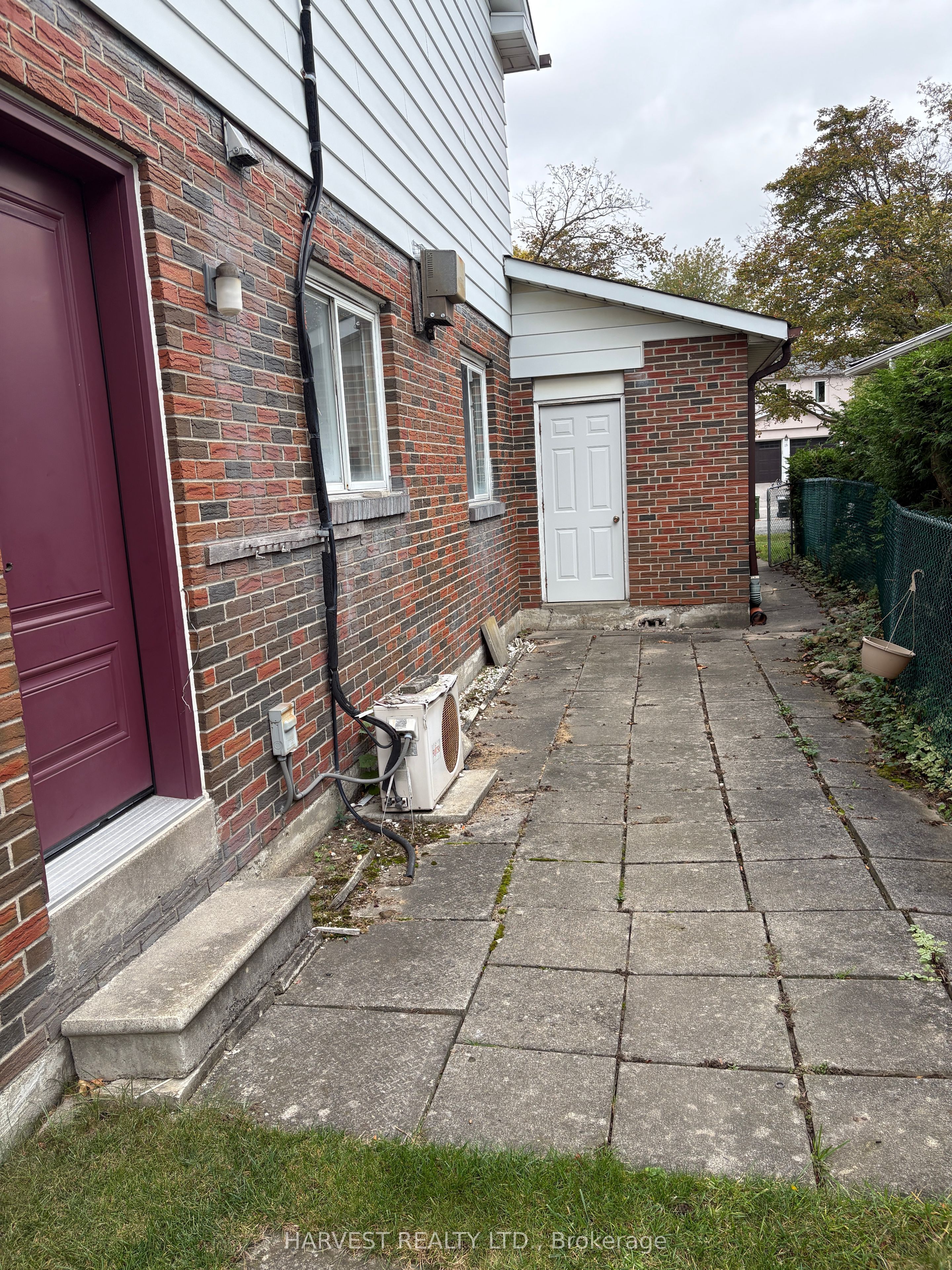 19 Glendower Circuit Property Photo 12