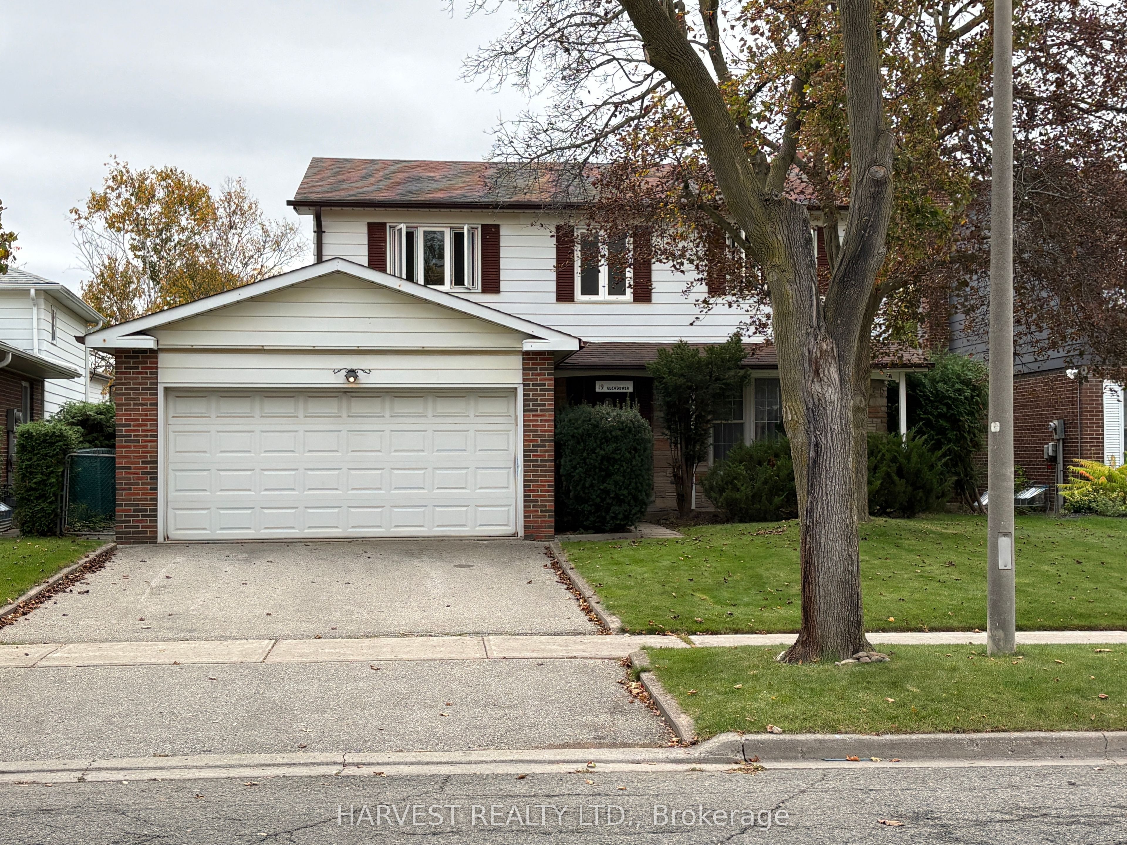 19 Glendower Circuit Property Photo 17